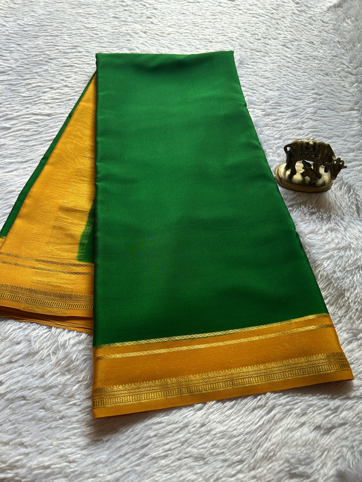 Sumathi (2D) : Leaf green-golden yellow