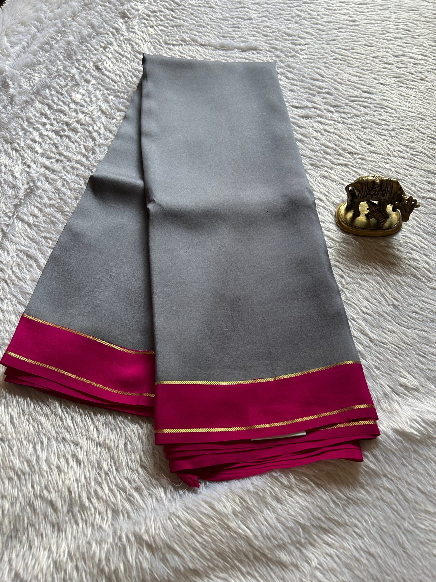 Rekha (2D) : Grey-pink