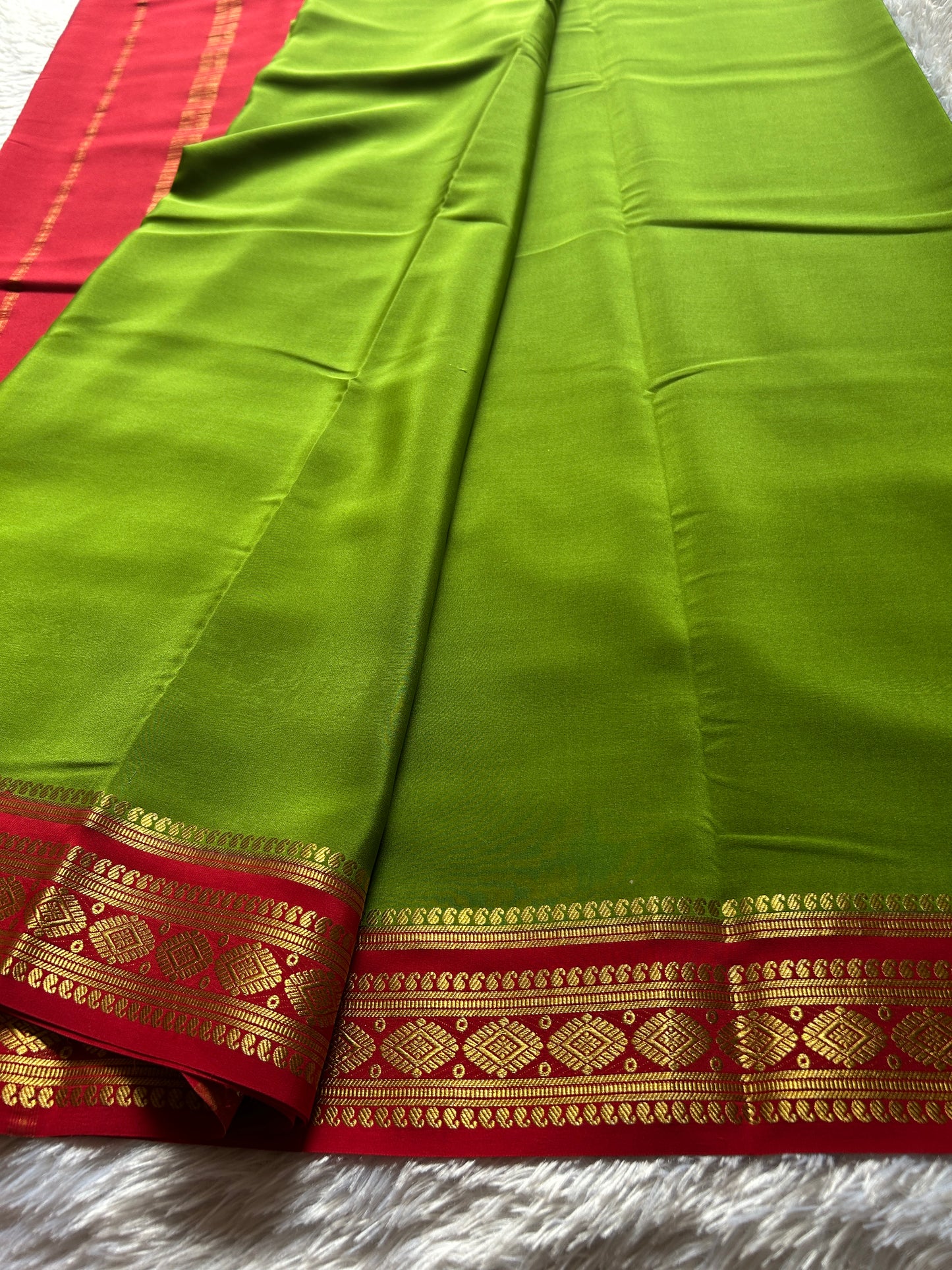 Rashmika (2D) : Moss green-red