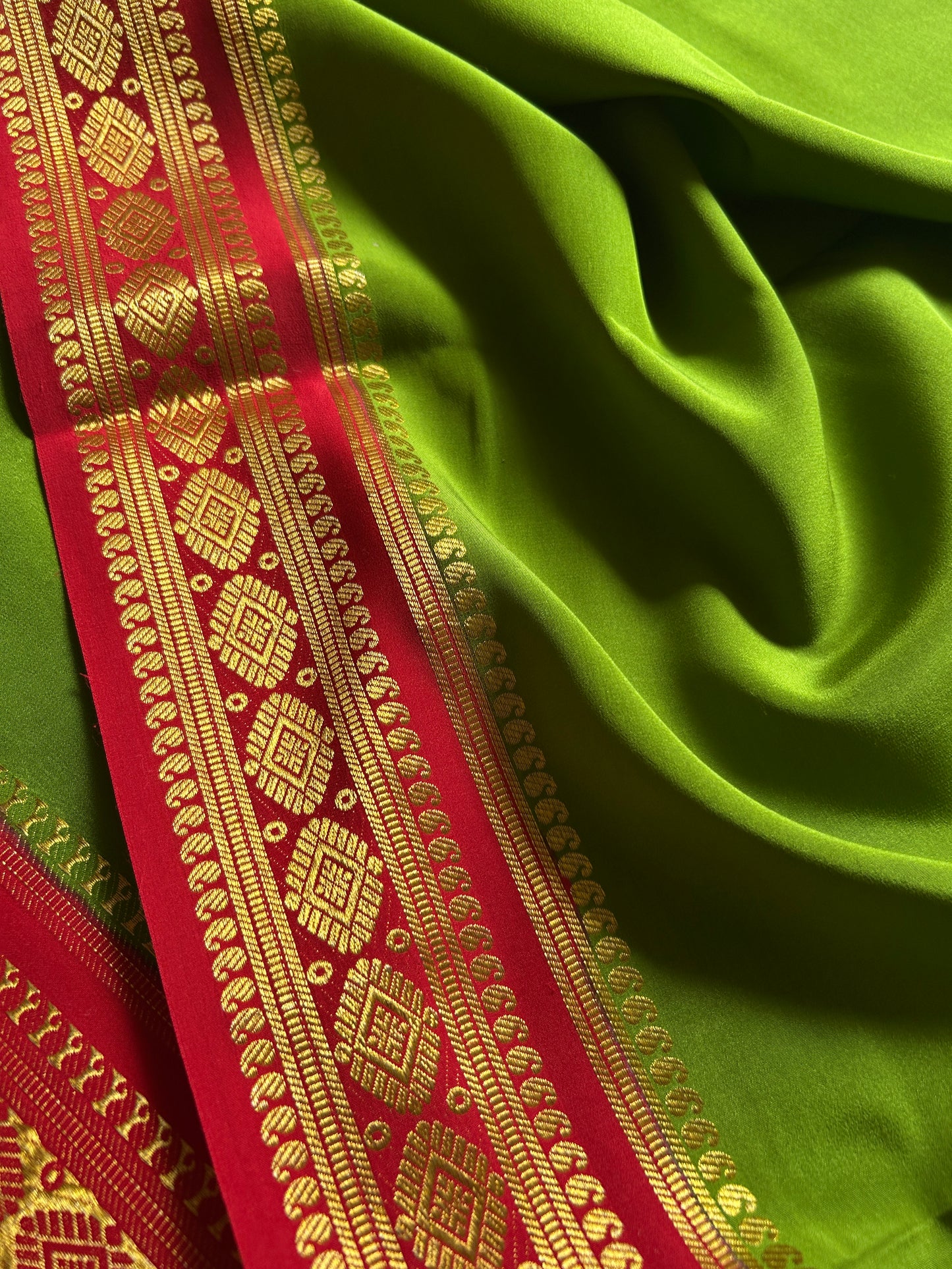 Rashmika (2D) : Moss green-red
