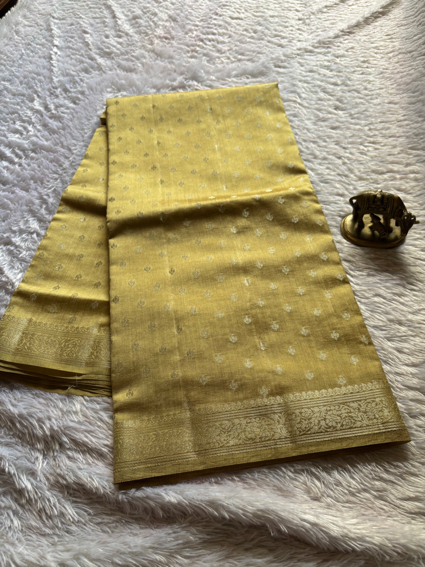 Banarasi Chiniya : Solid Light gold