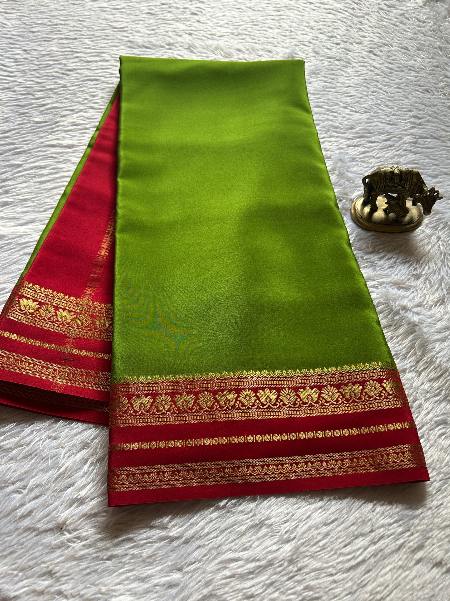 Padmaja (2D) : Moss green-red