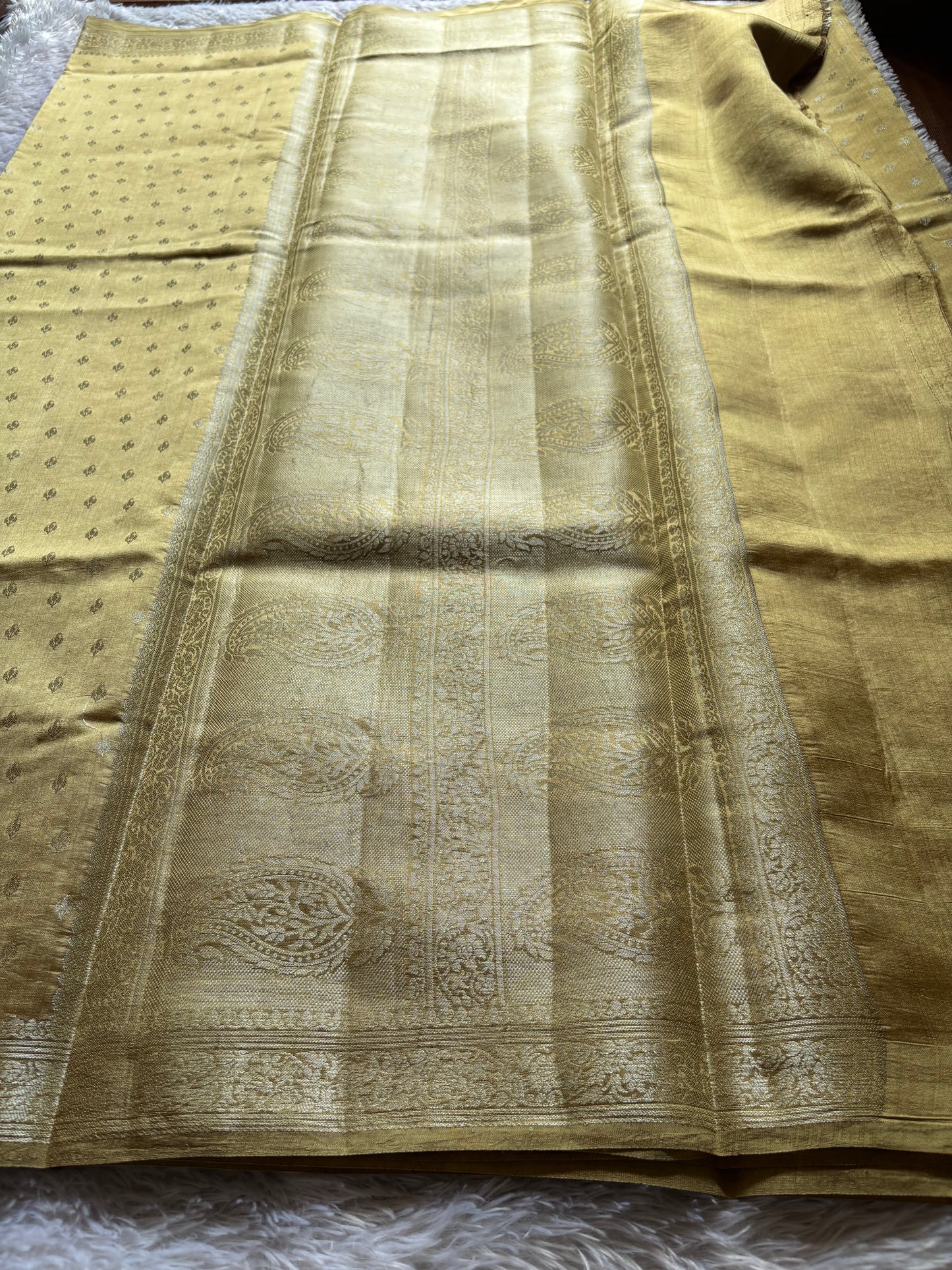 Banarasi Chiniya : Solid Light gold