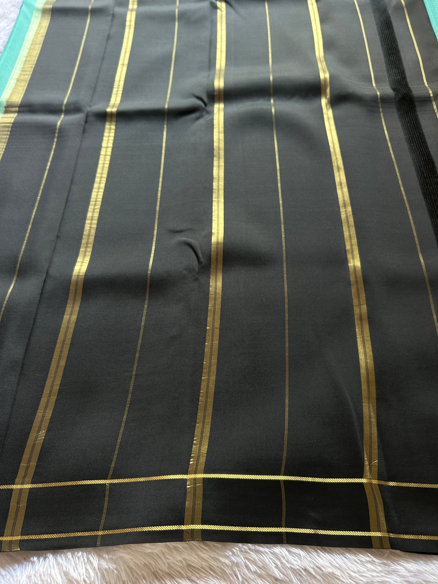 Rekha (2D) : Sea green-black