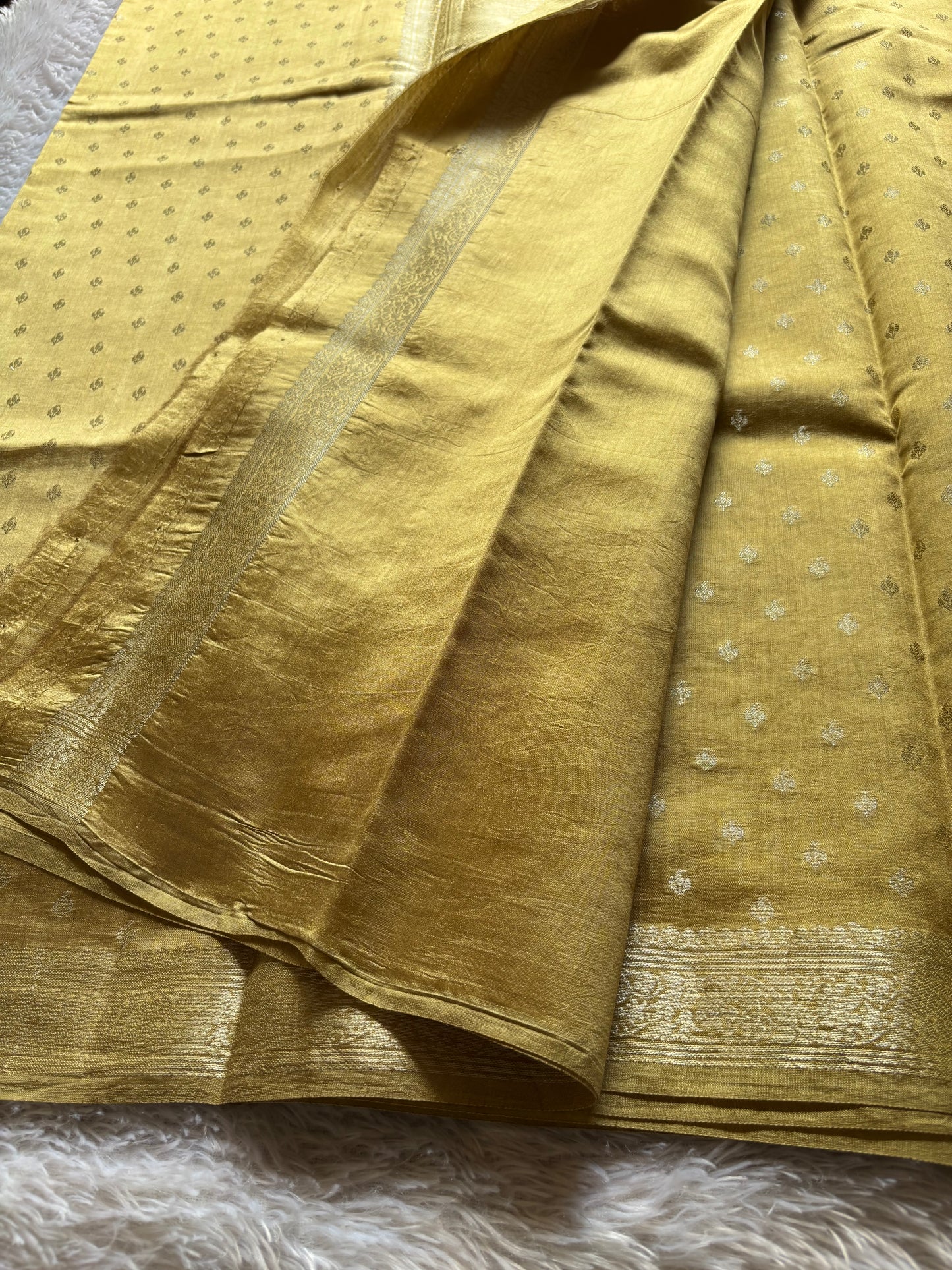 Banarasi Chiniya : Solid Light gold