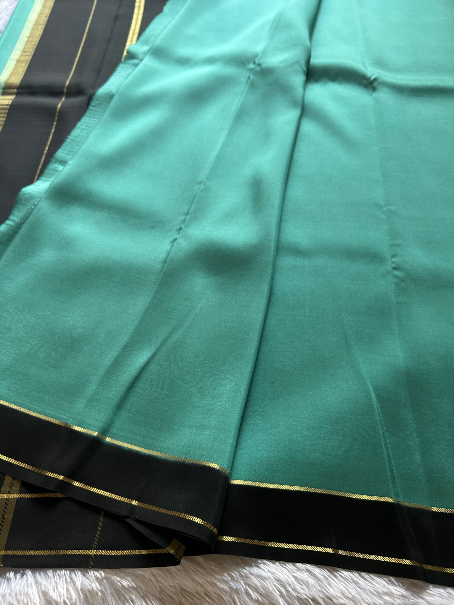 Rekha (2D) : Sea green-black