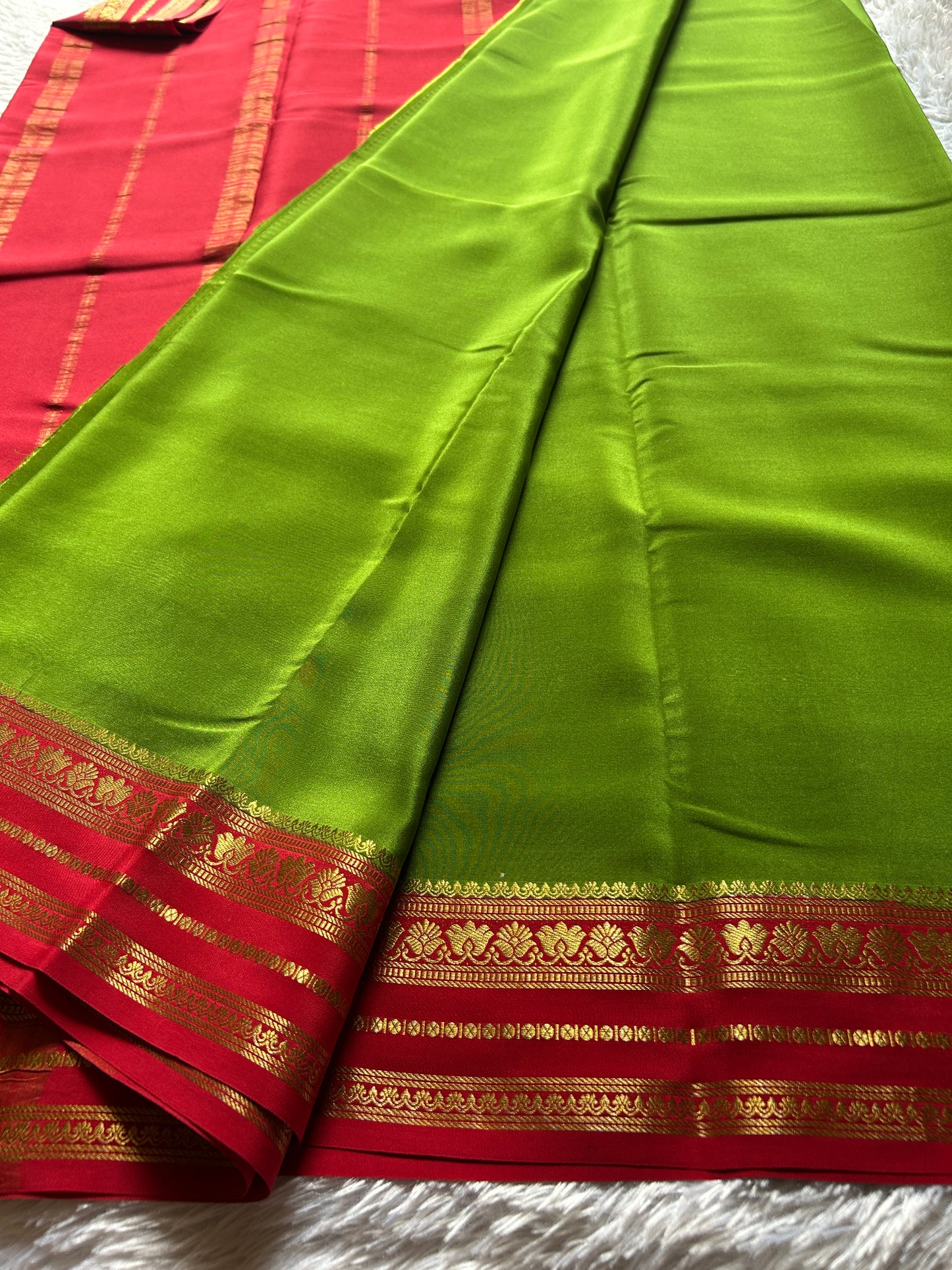 Padmaja (2D) : Moss green-red