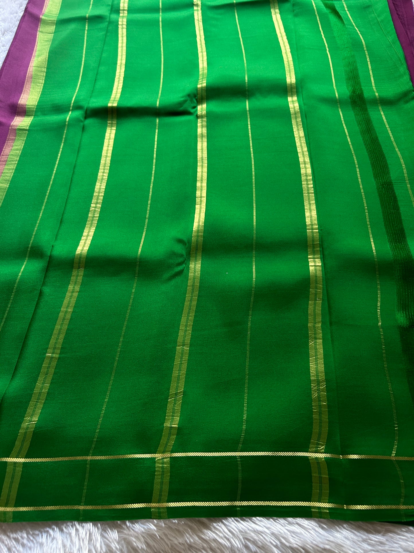 Rekha (2D) : Dark magenta-green