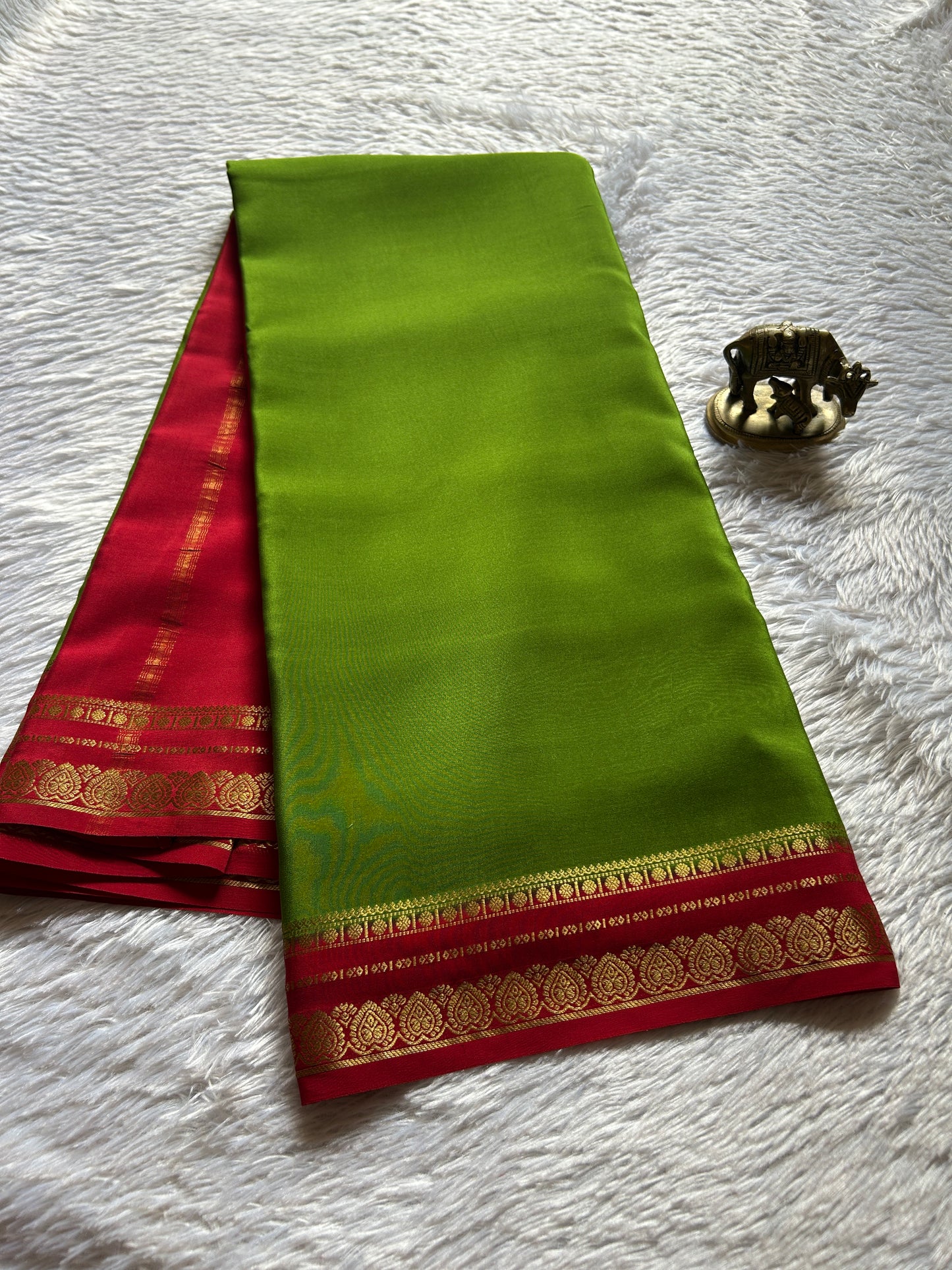 Rohini (2D) : Moss green-red