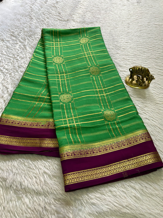 Ambika (2D) : Parrot green-magenta