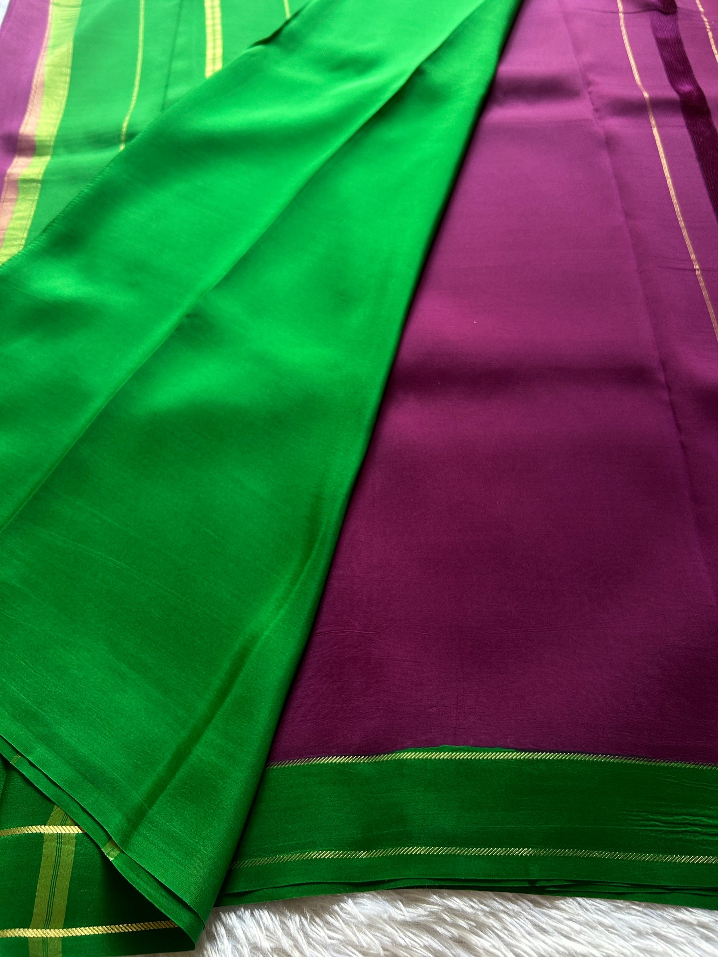 Rekha (2D) : Dark magenta-green