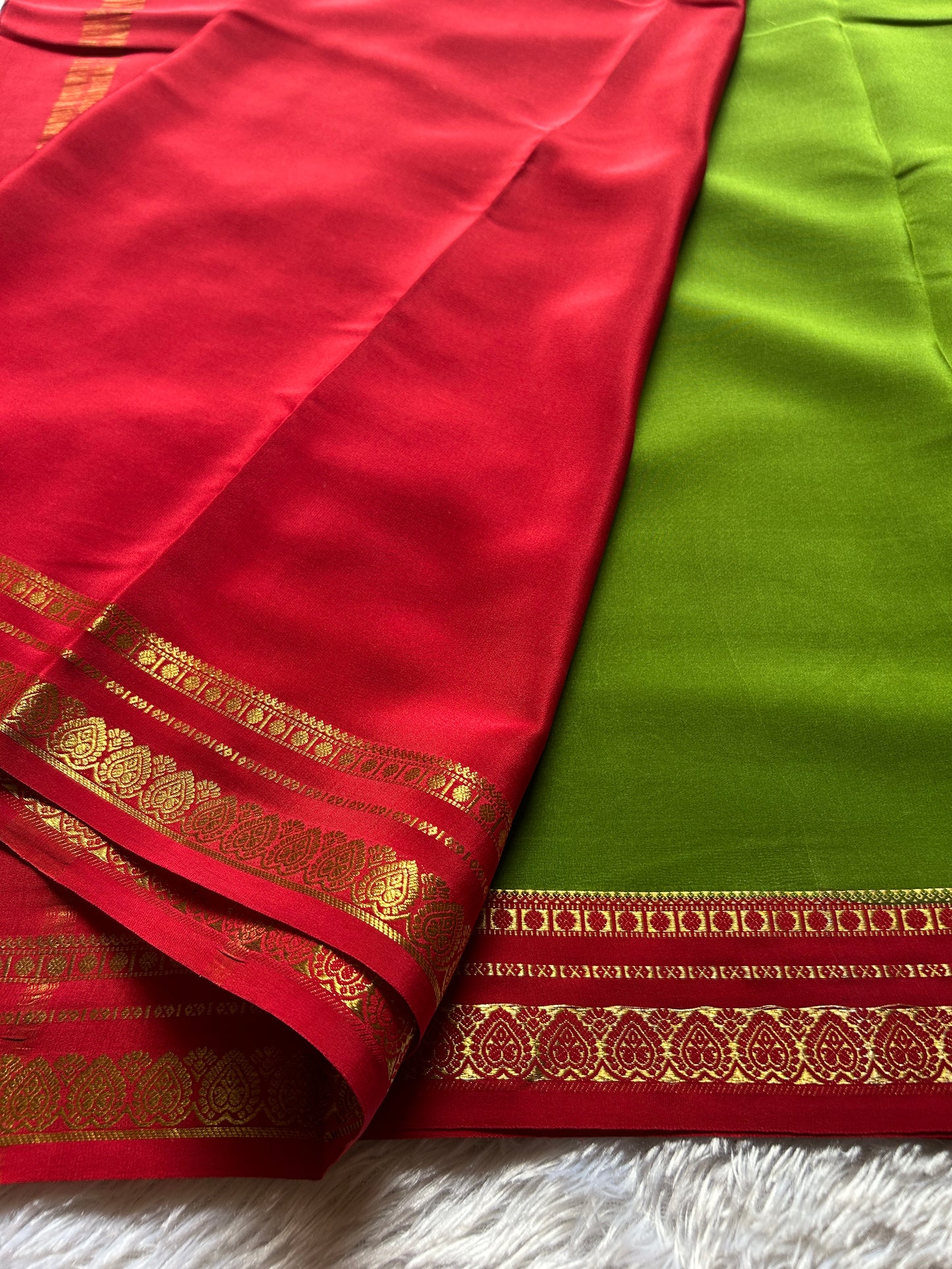 Rohini (2D) : Moss green-red