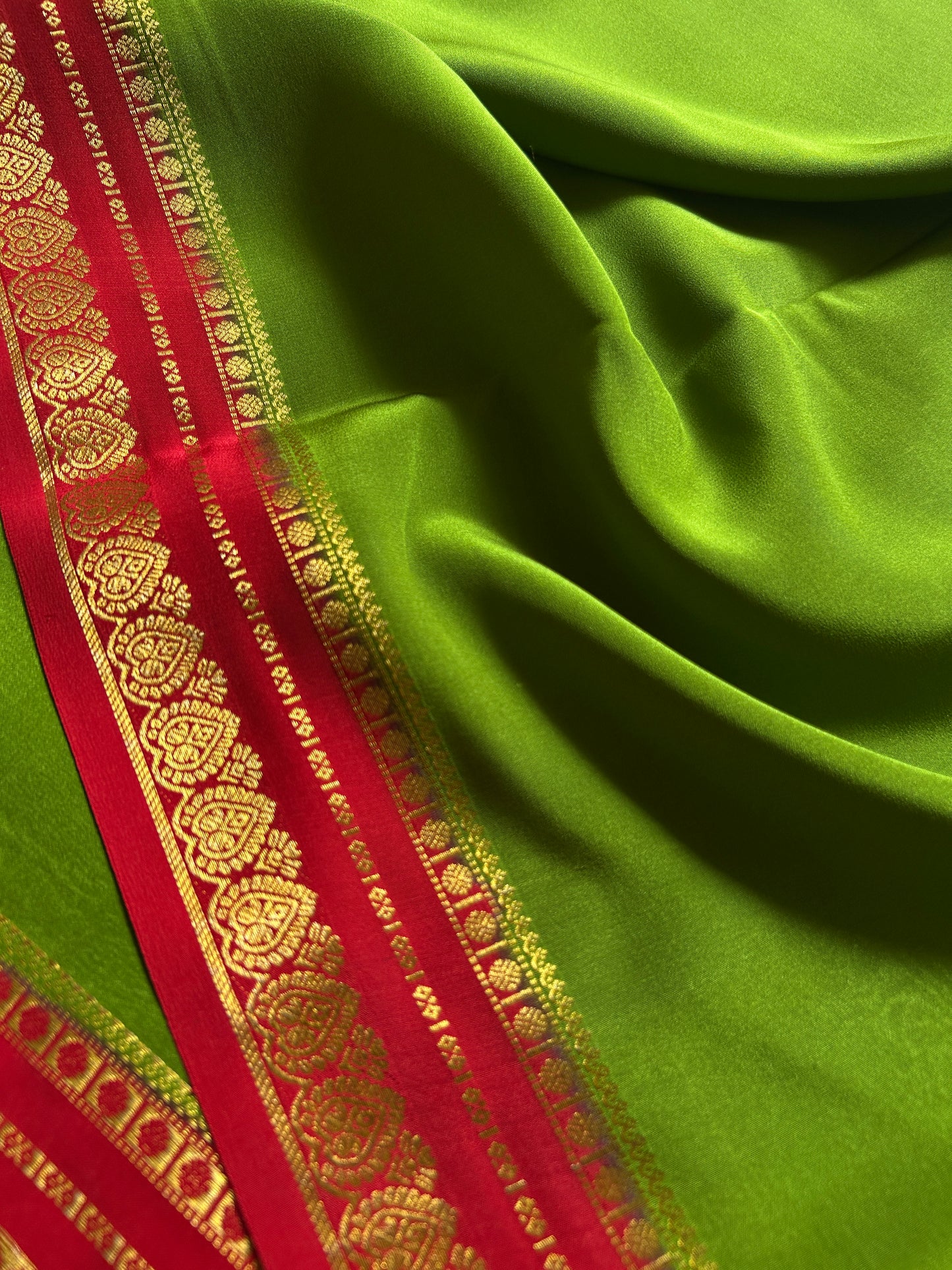 Rohini (2D) : Moss green-red