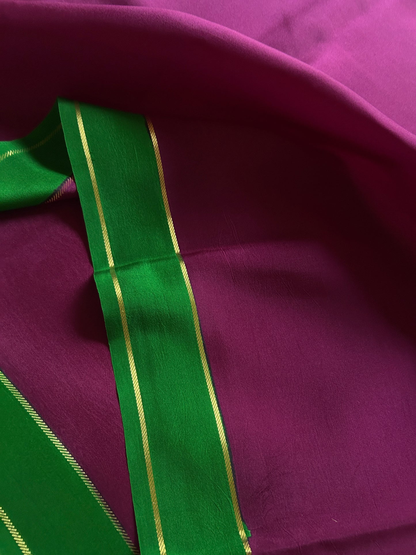 Rekha (2D) : Dark magenta-green