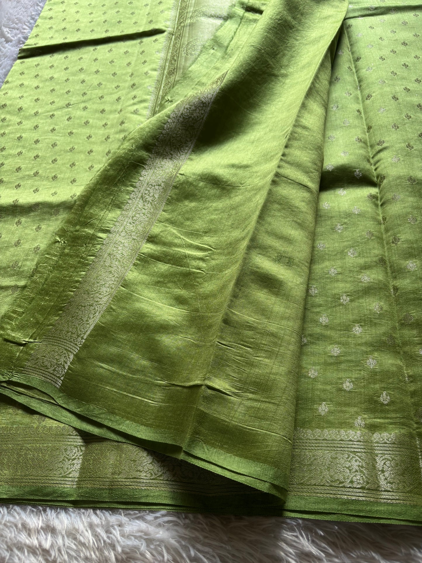 Banarasi Chiniya : Solid Pista green