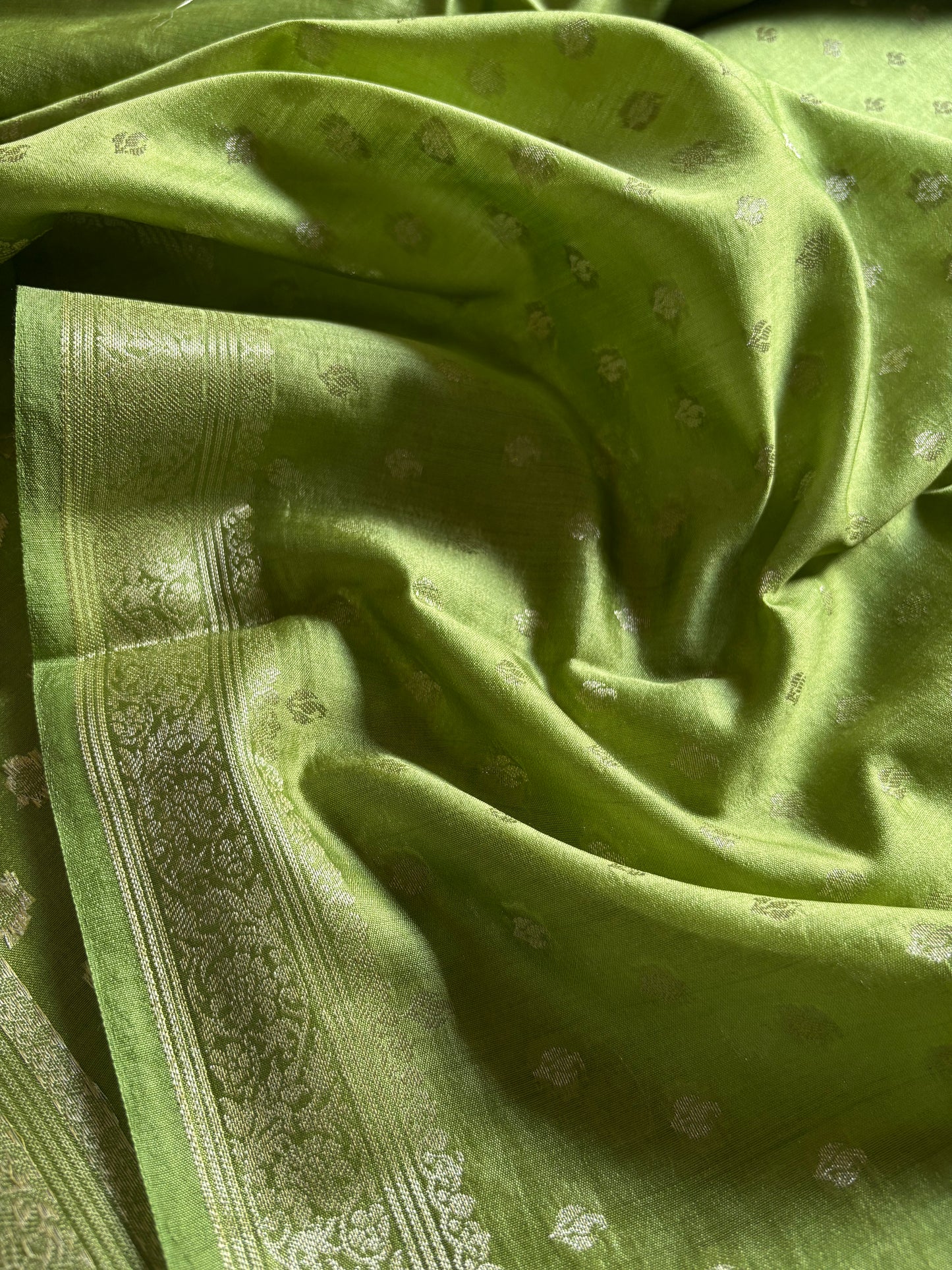 Banarasi Chiniya : Solid Pista green