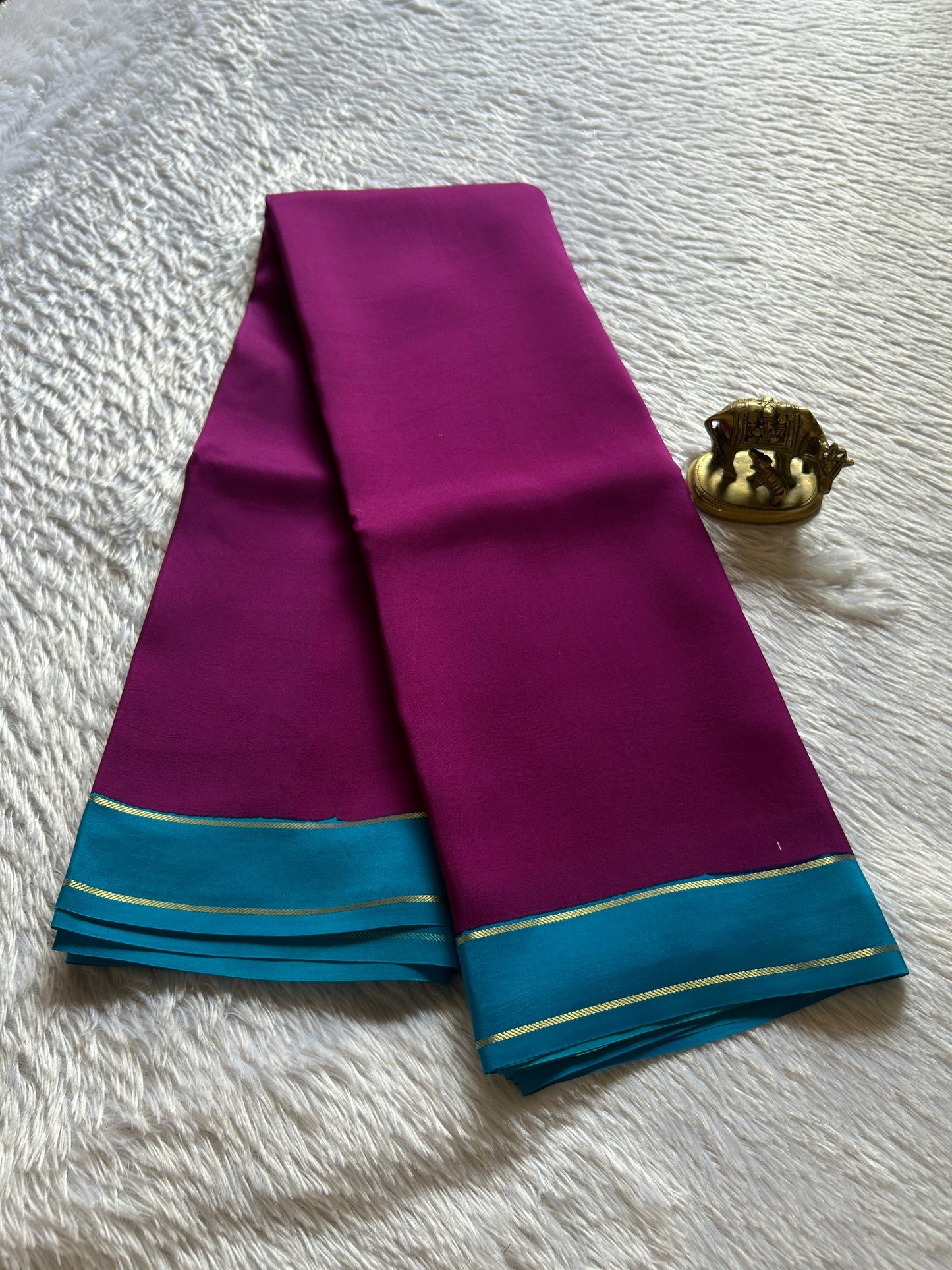 Rekha (2D) : Dark magenta-ananda blue