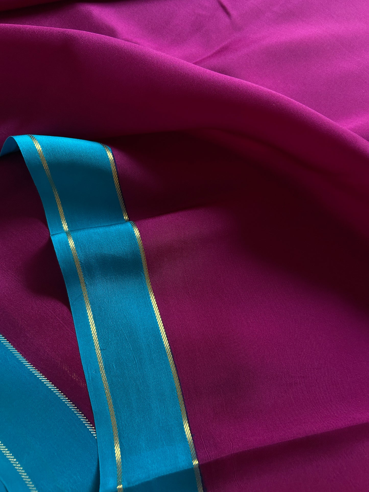 Rekha (2D) : Dark magenta-ananda blue