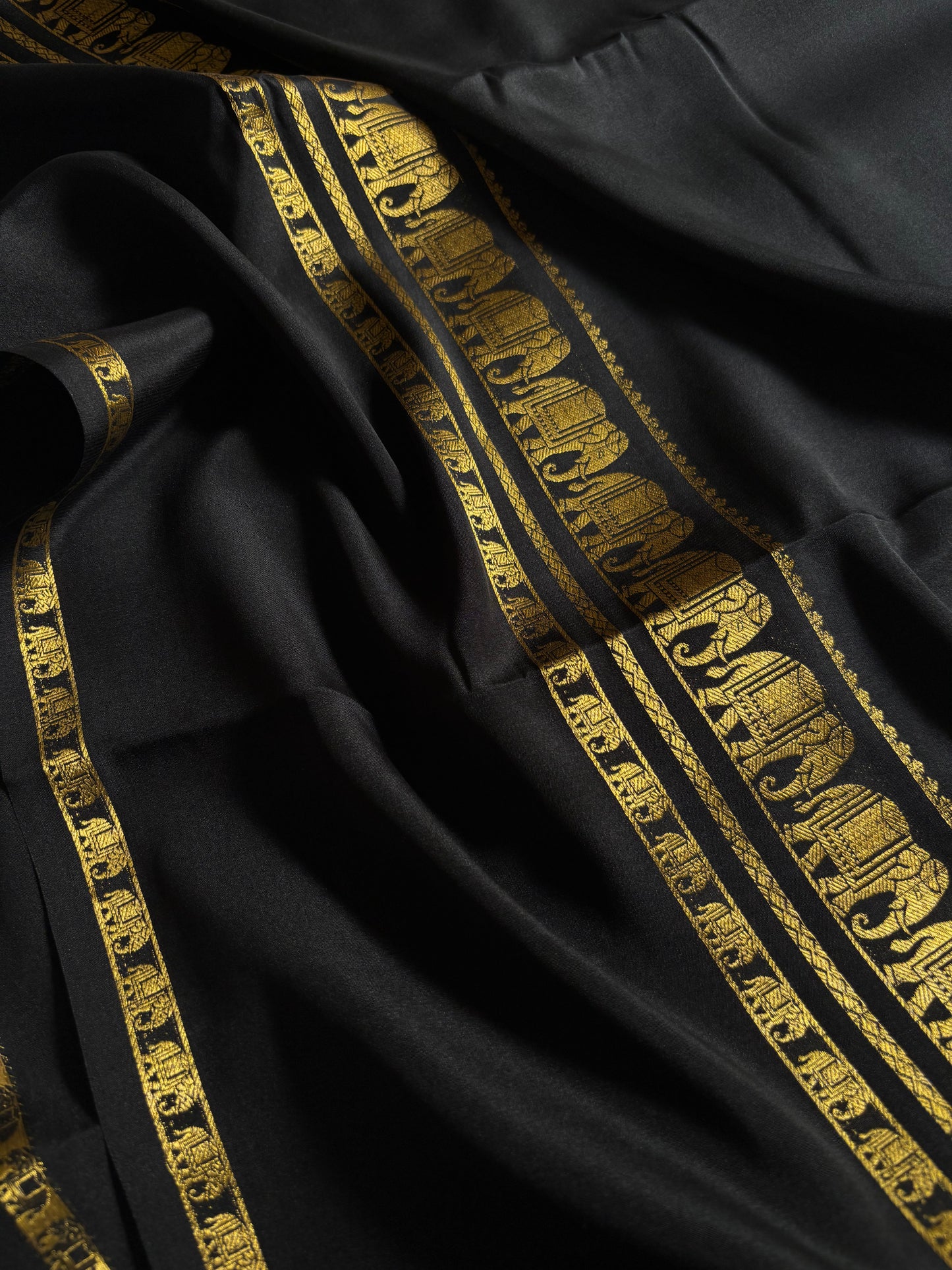 Prashanthi : Solid Black