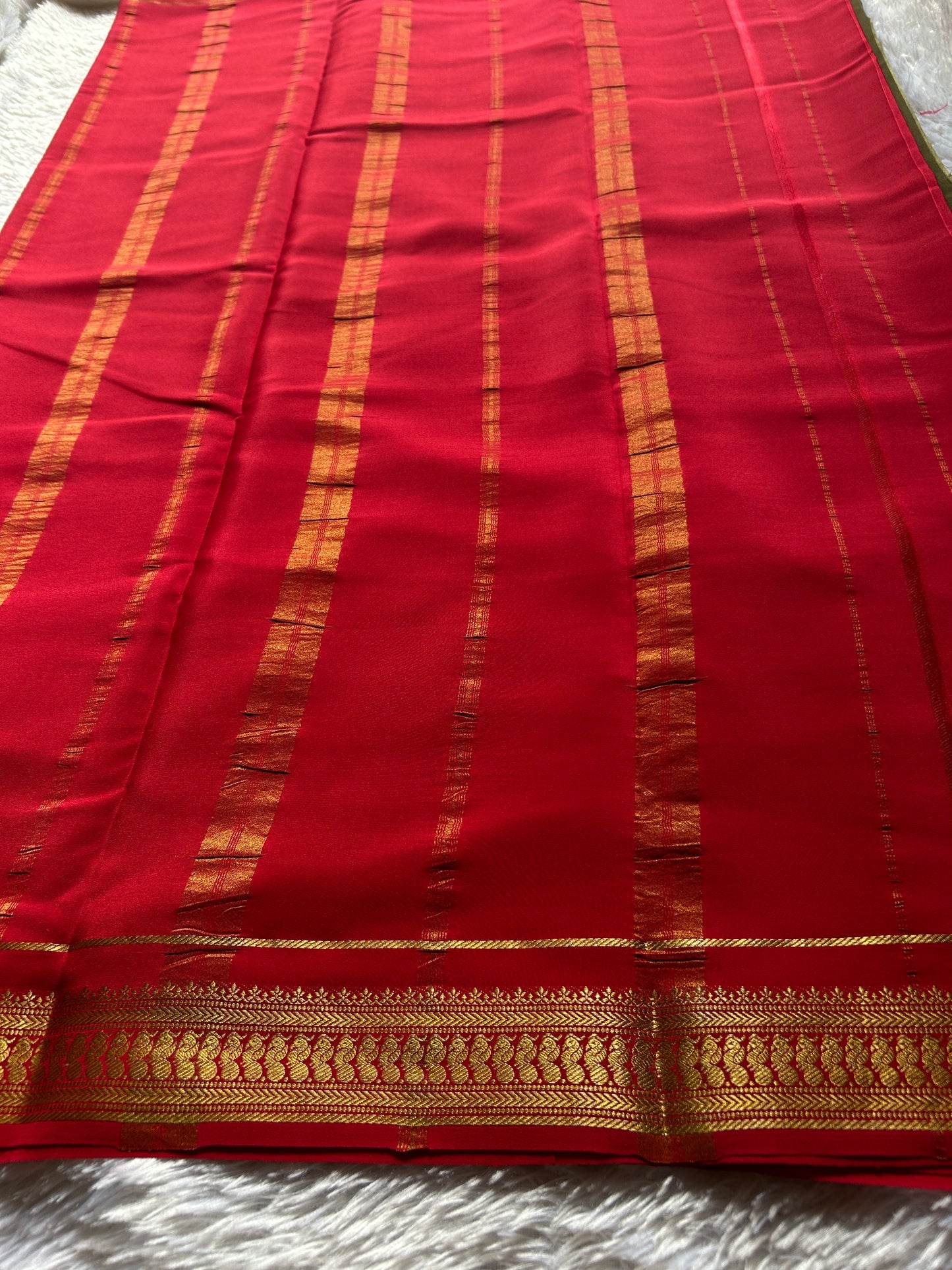 Mayuri (2D) : Khaki green-red