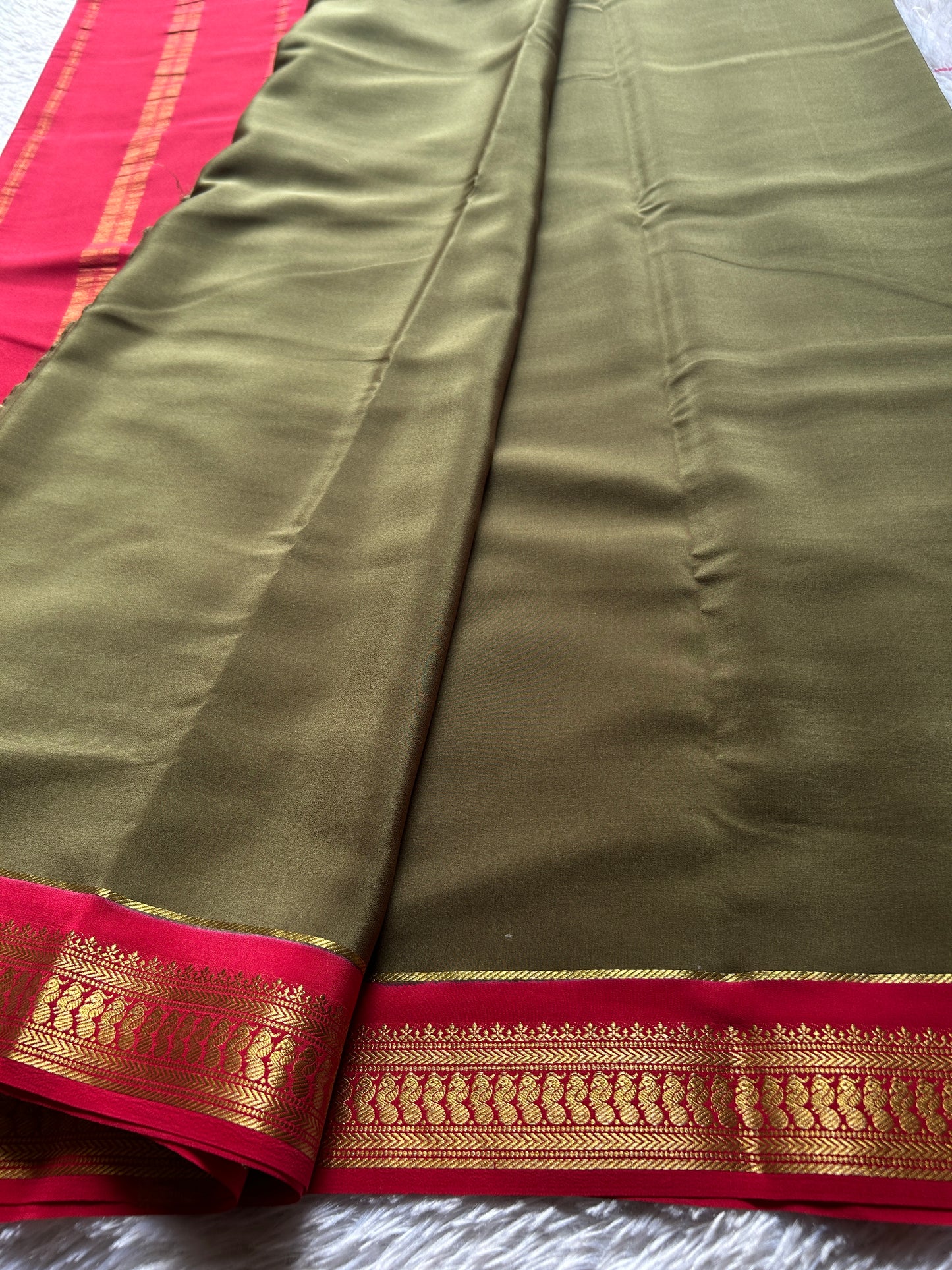 Mayuri (2D) : Khaki green-red