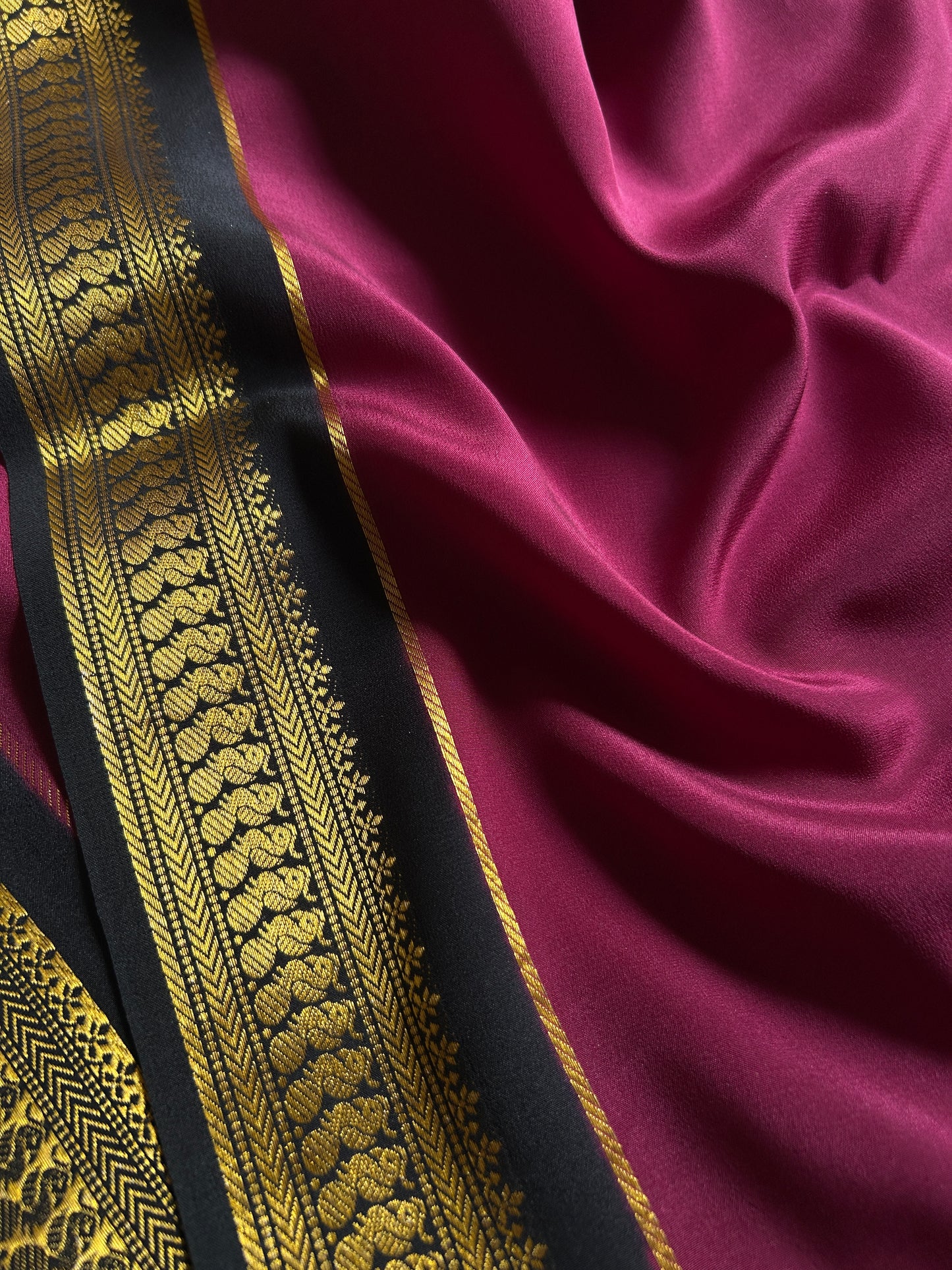 Mayuri (2D) : Maroon-black