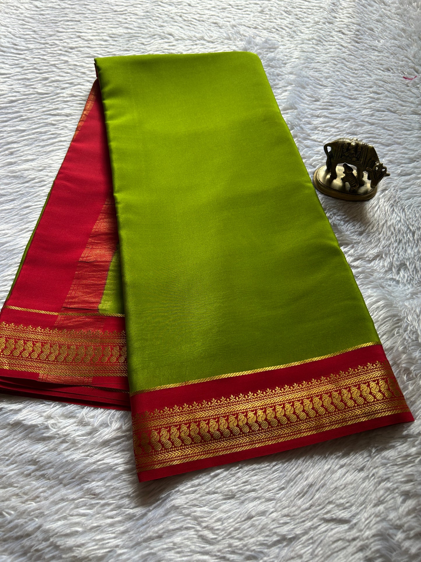 Mayuri (2D) : Mehendi green-red