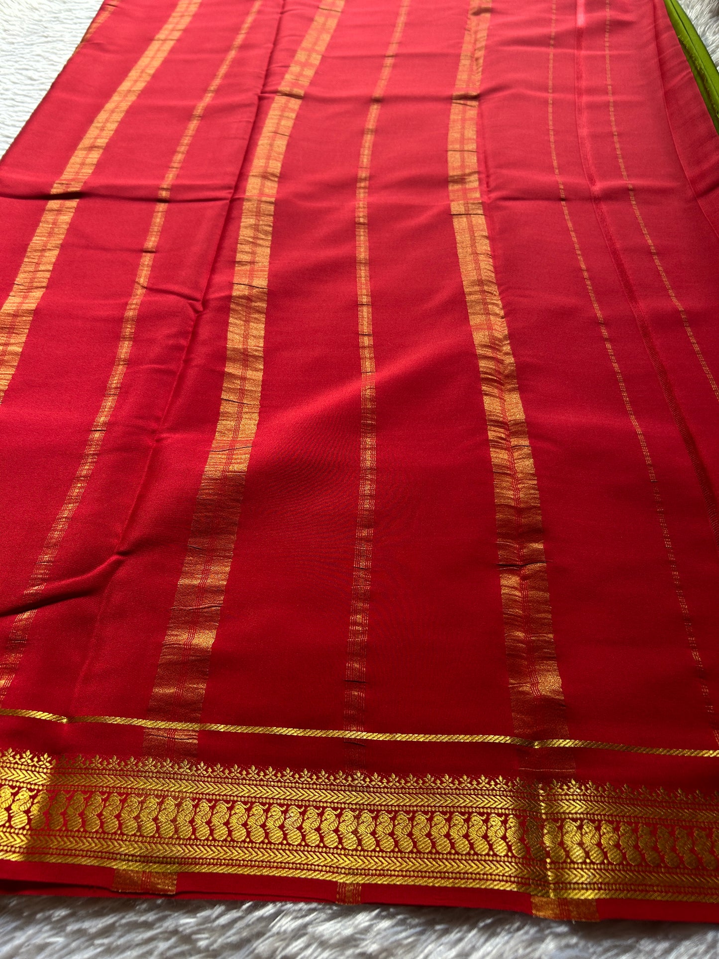 Mayuri (2D) : Mehendi green-red