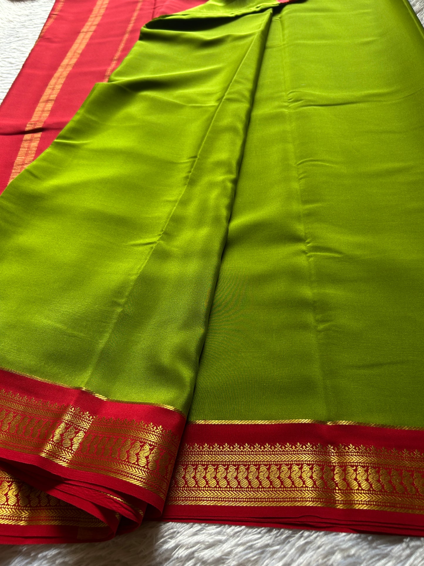 Mayuri (2D) : Mehendi green-red