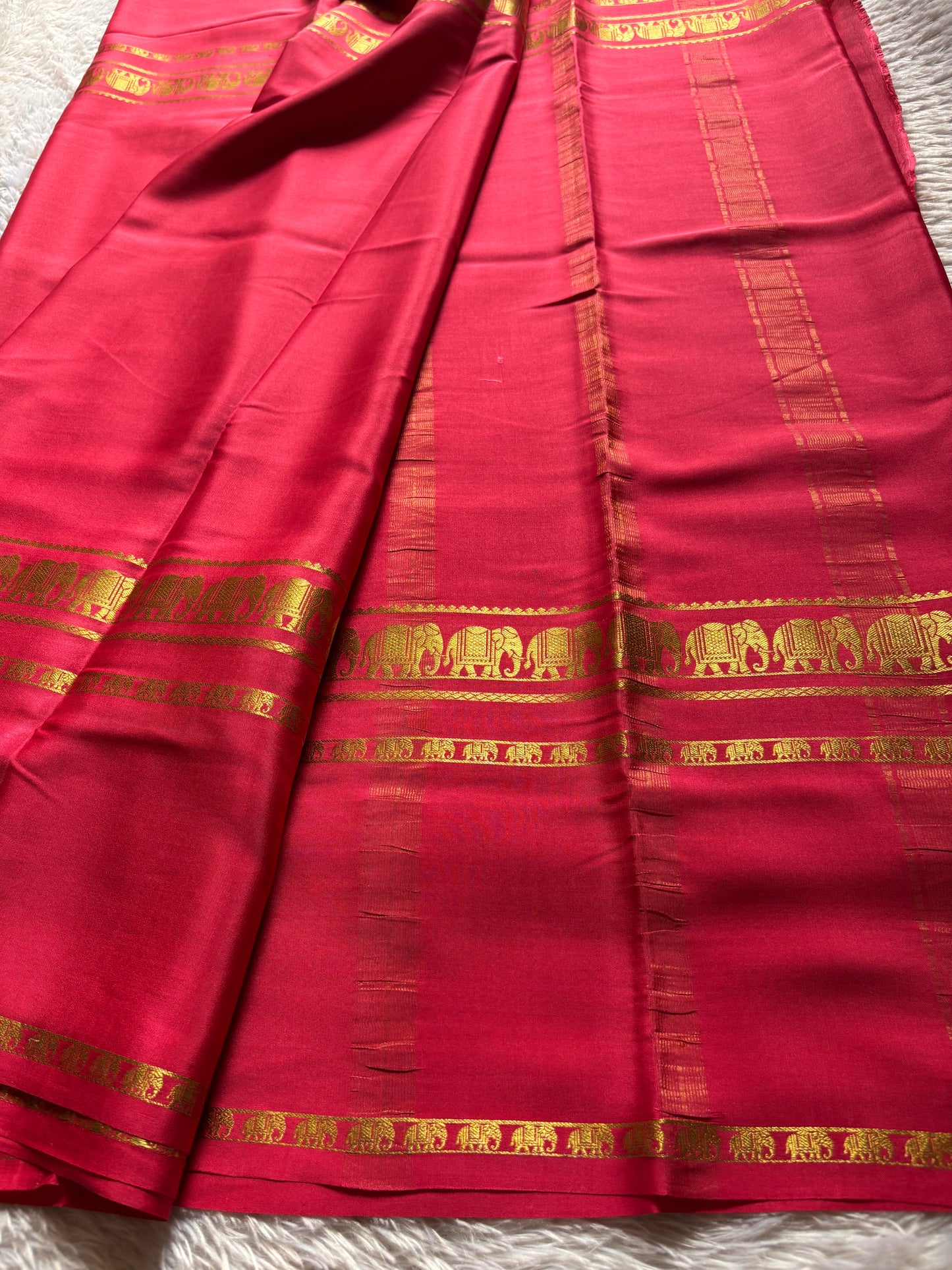 Prashanthi : Solid Reddish pink