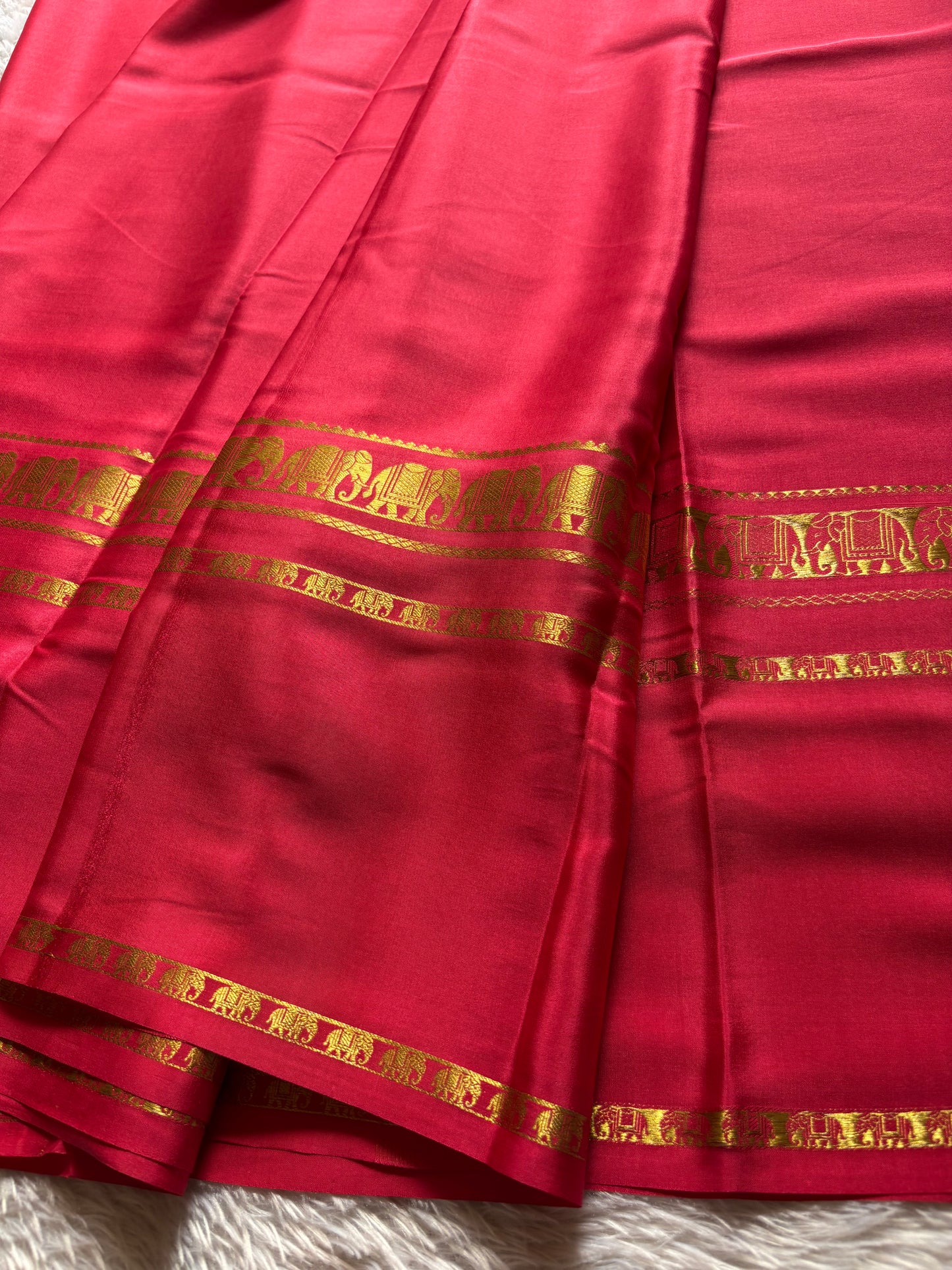 Prashanthi : Solid Reddish pink