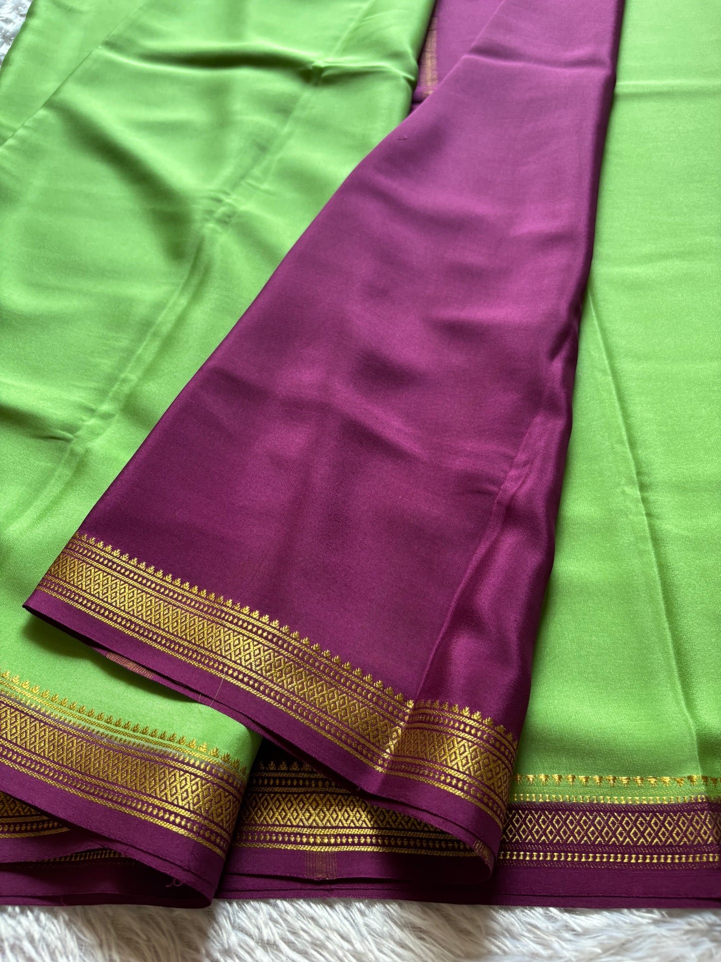 Preetha (2D) : Mint green-dark magenta