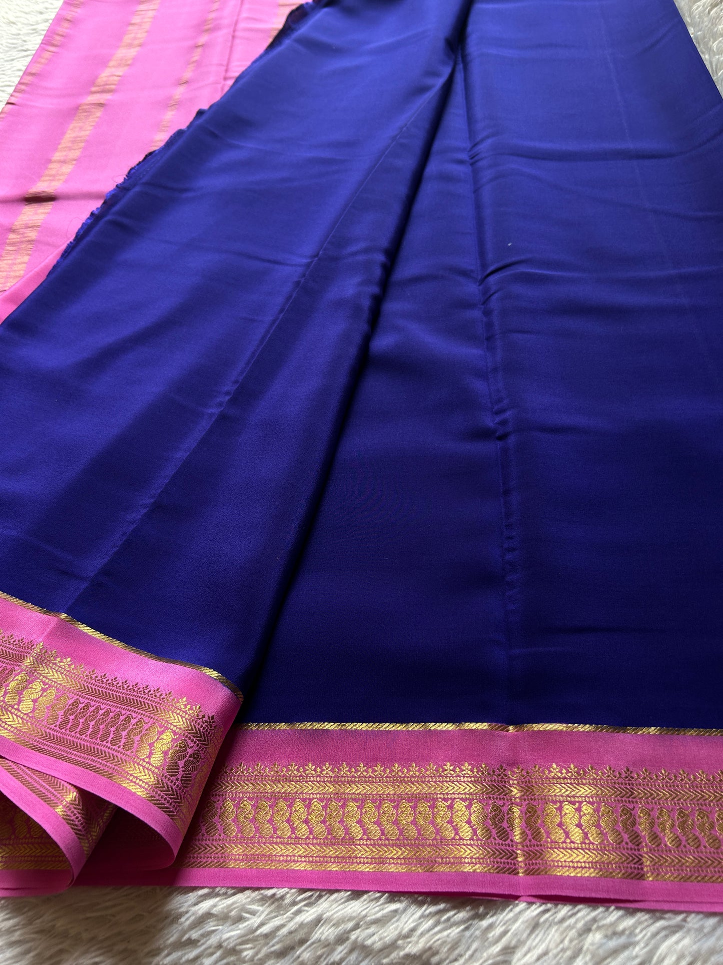 Mayuri (2D) : Dark blue-rose pink