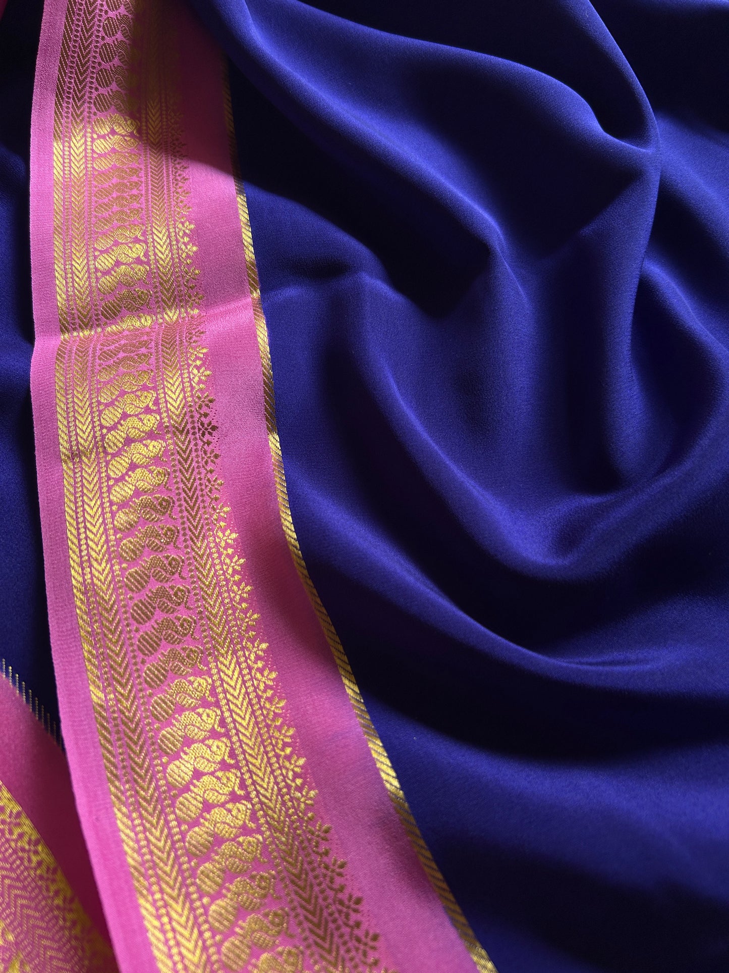 Mayuri (2D) : Dark blue-rose pink