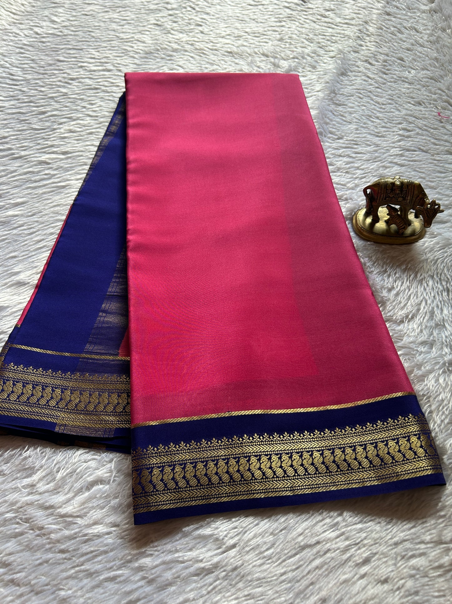 Mayuri (2D) : Pinkish red-dark blue