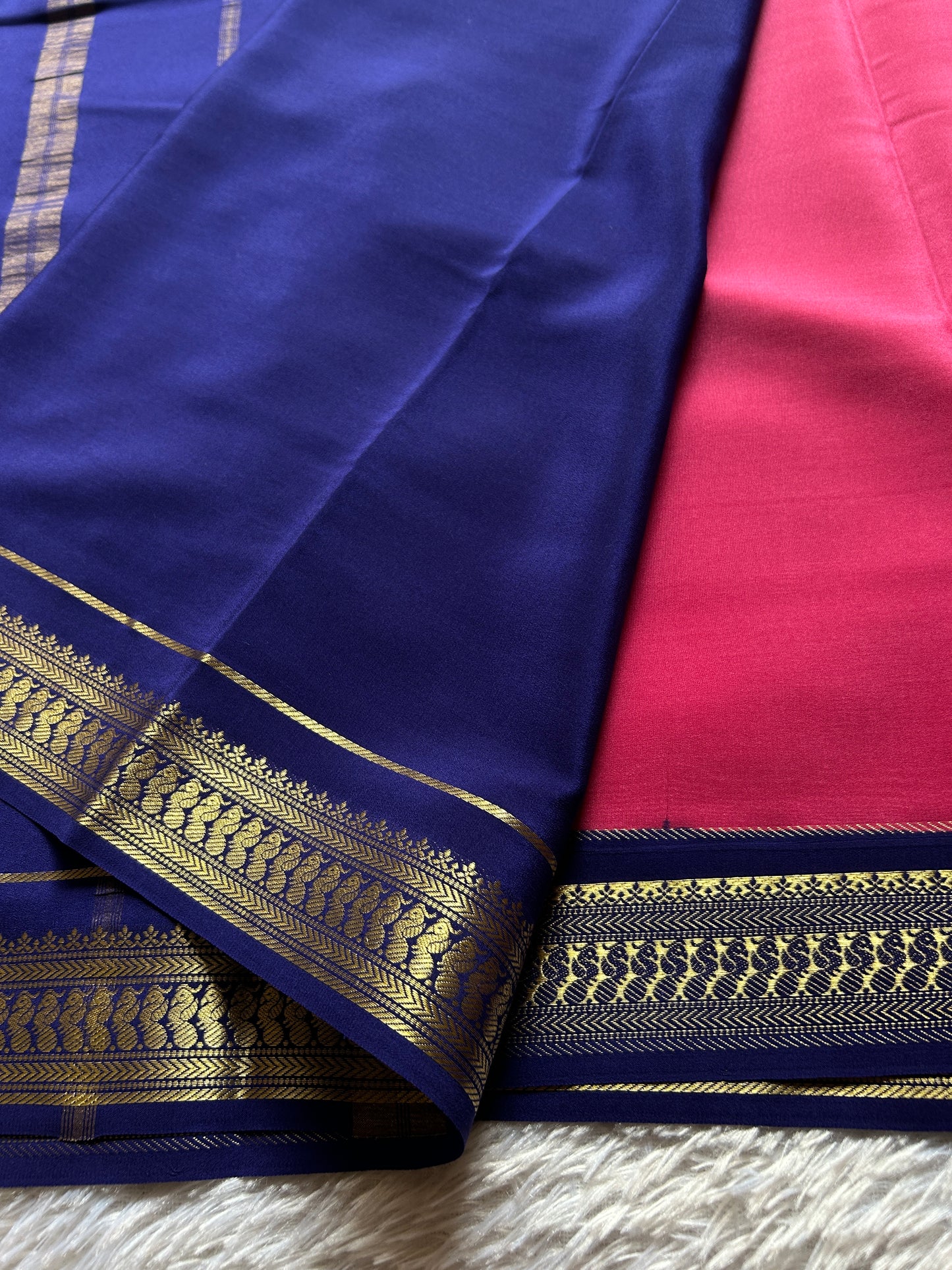Mayuri (2D) : Pinkish red-dark blue