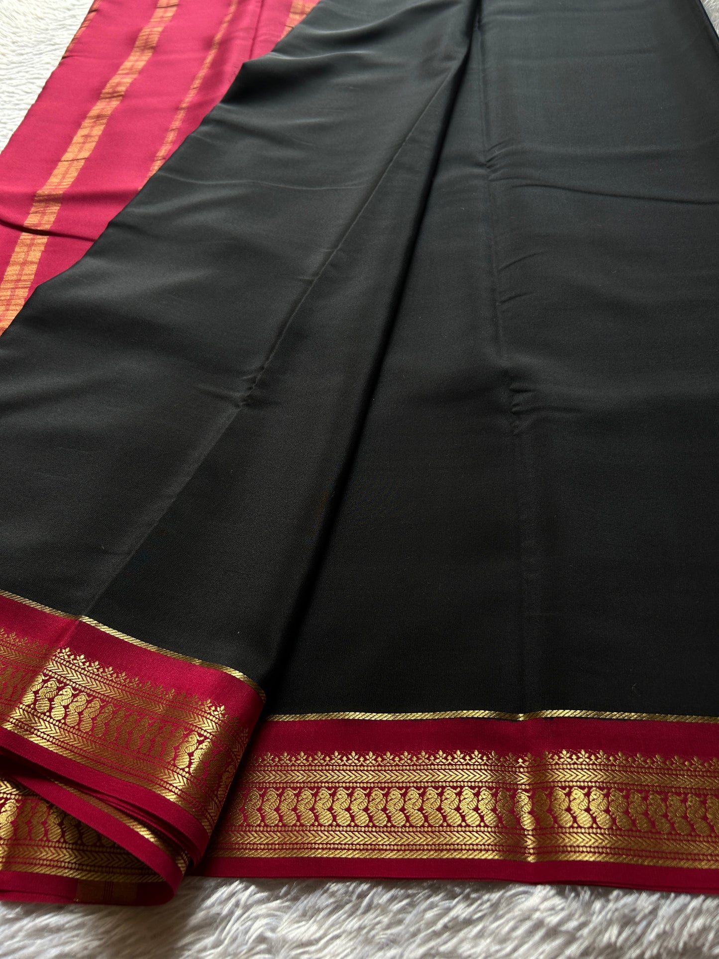 Mayuri (2D) : Black-maroon