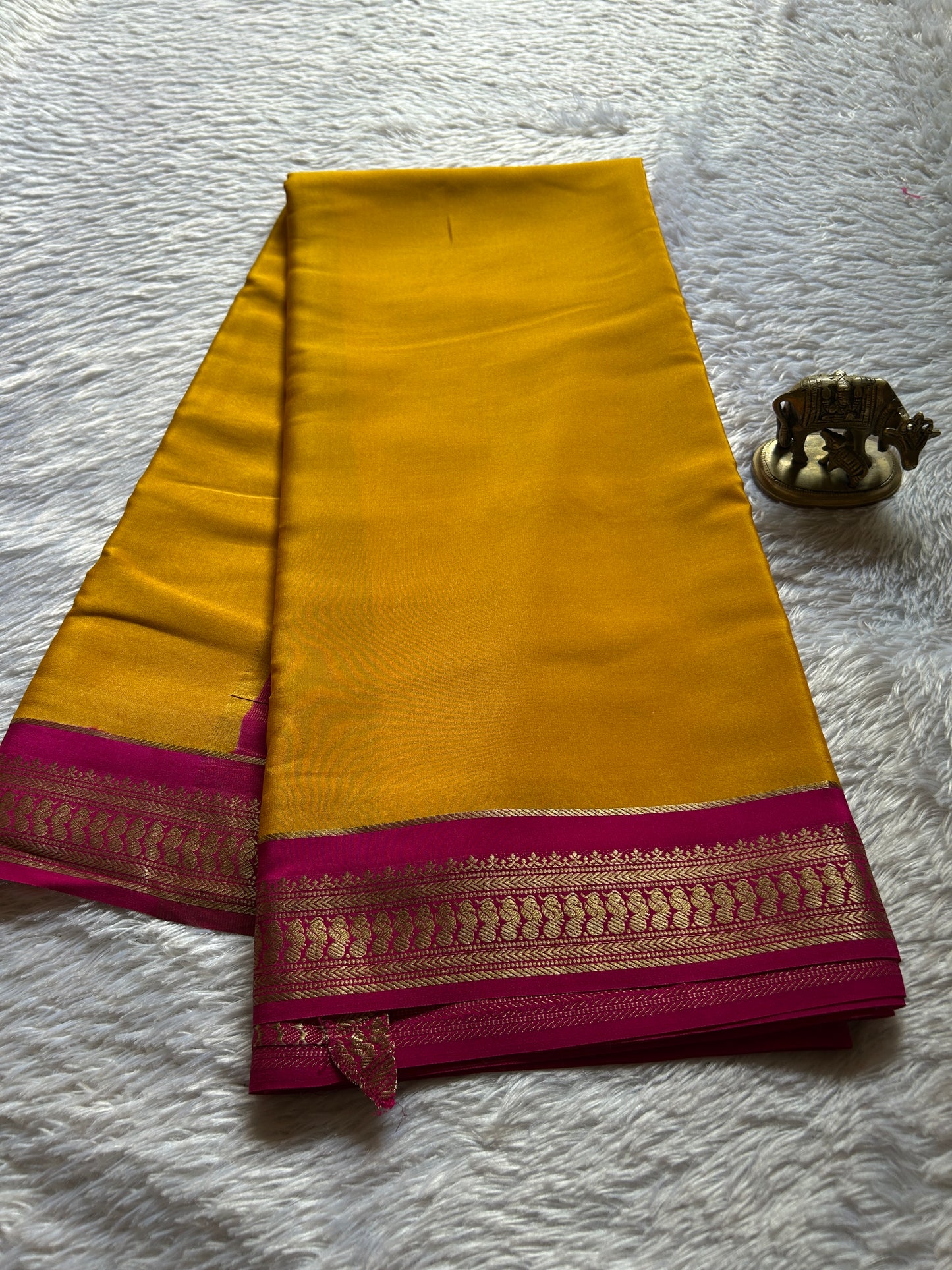 Mayuri (2D) : Golden yellow-rani pink
