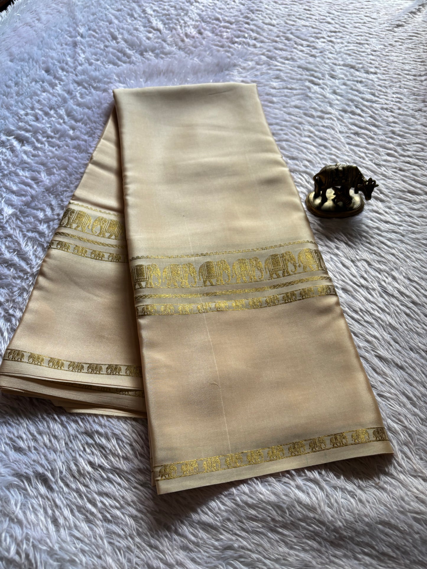 Prashanthi : Solid Off white