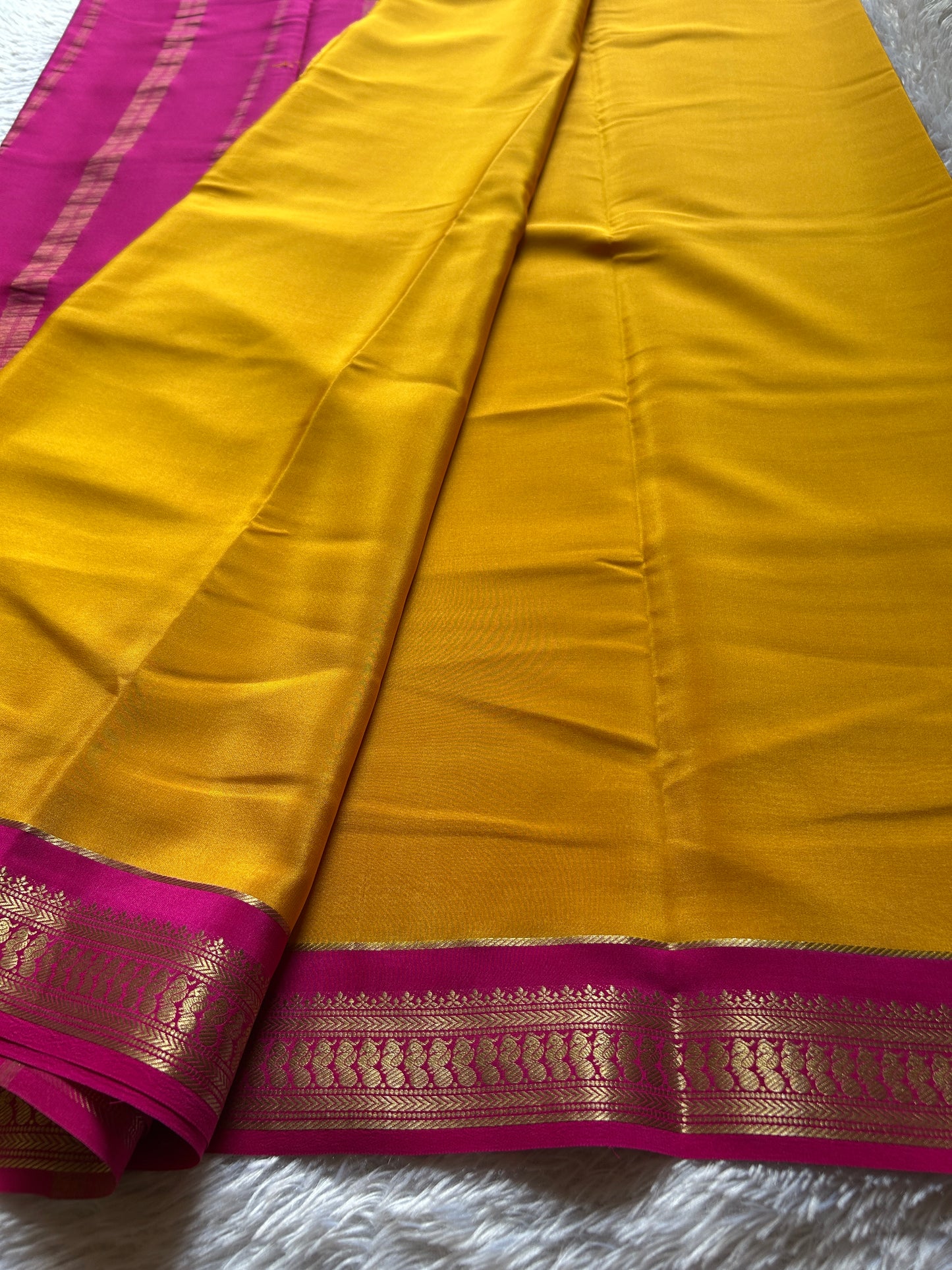 Mayuri (2D) : Golden yellow-rani pink