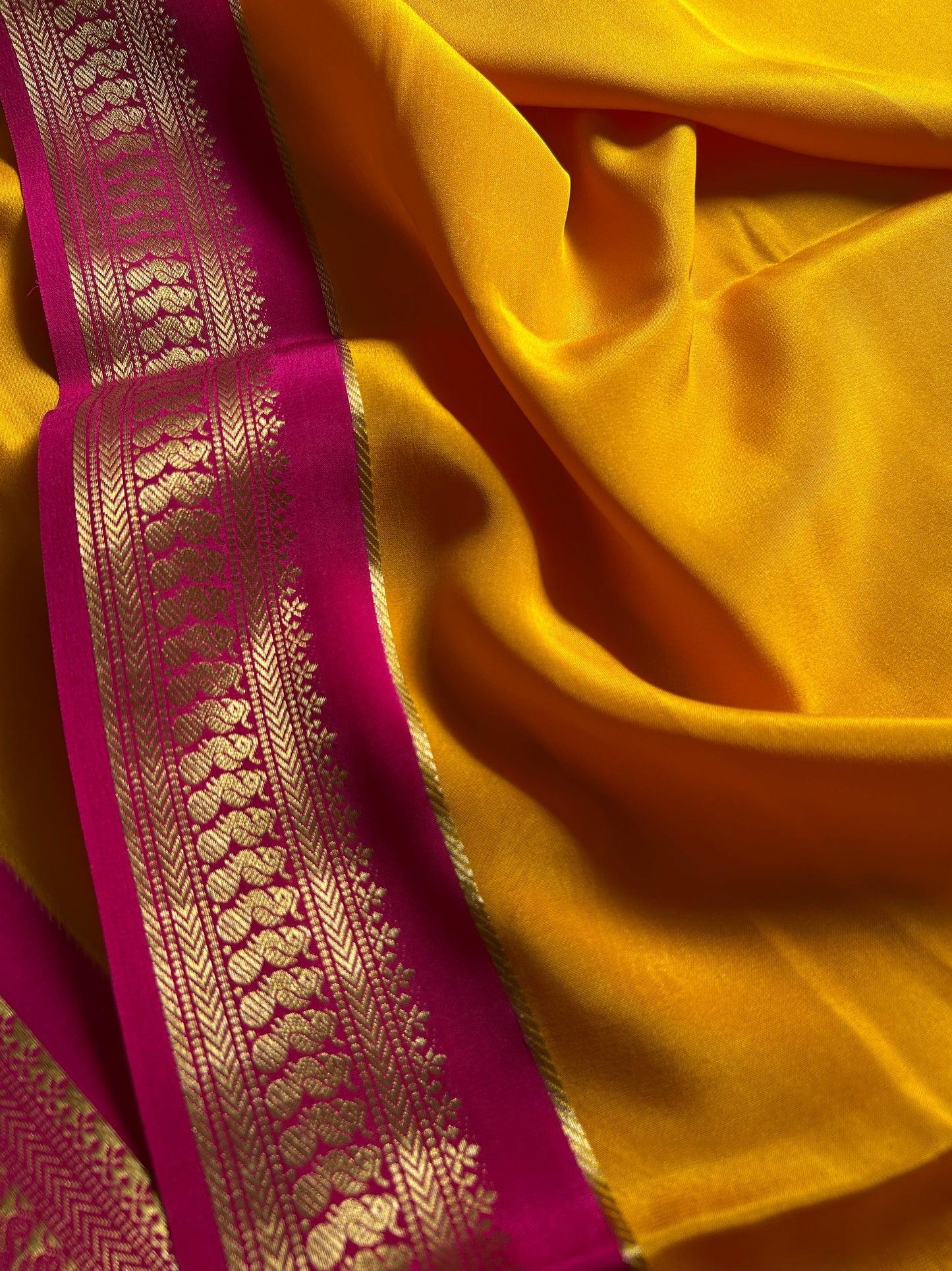 Mayuri (2D) : Golden yellow-rani pink