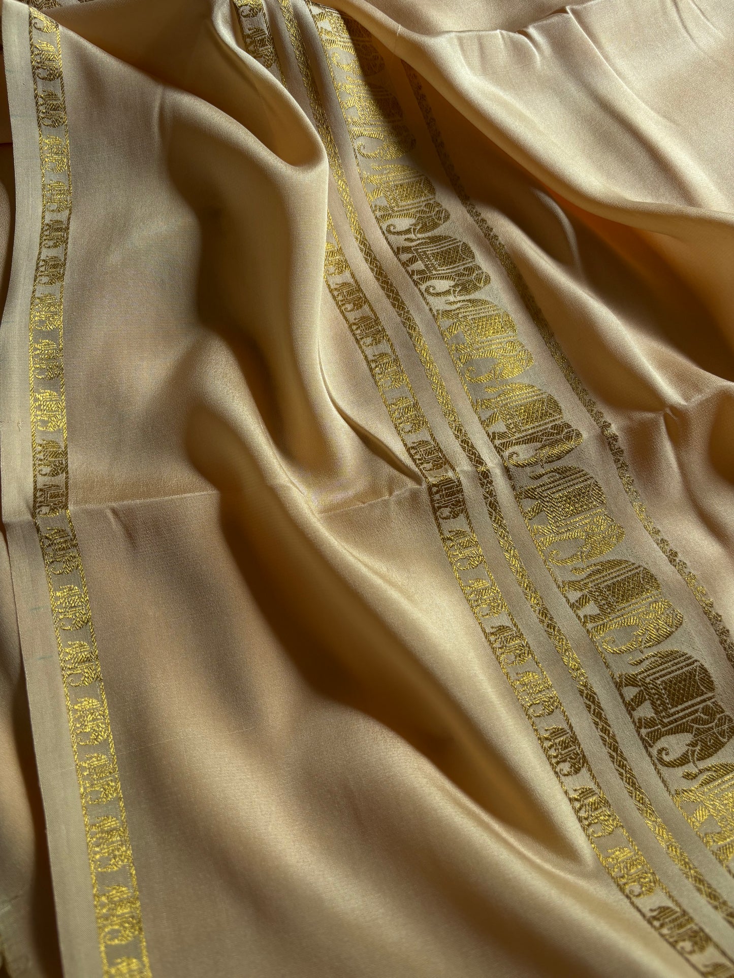 Prashanthi : Solid Off white