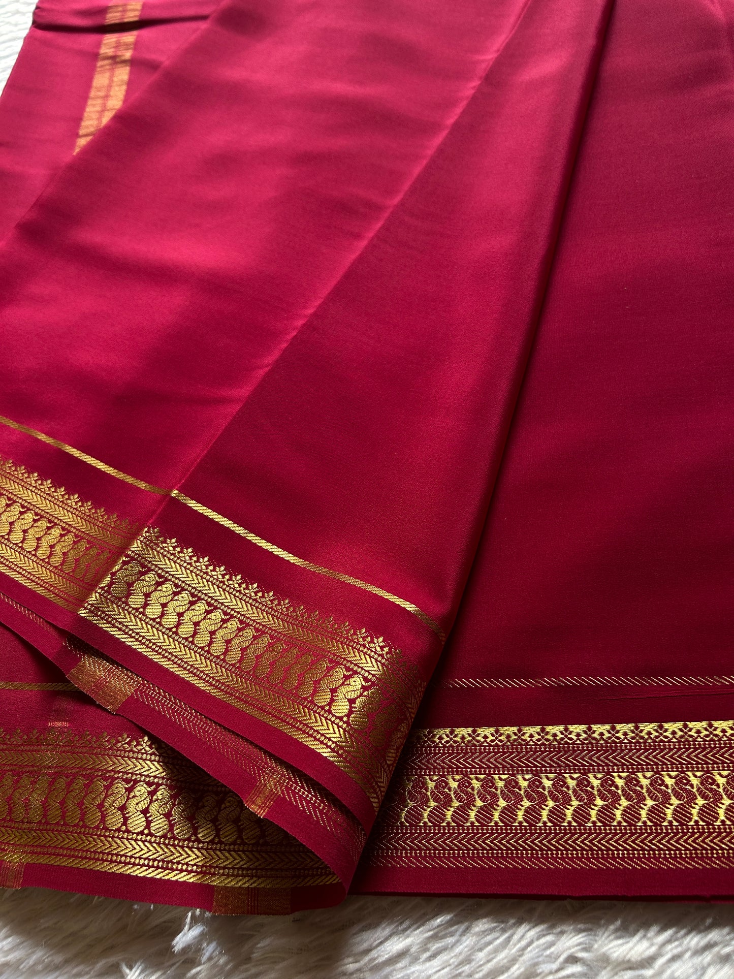 Mayuri : Solid Dark red