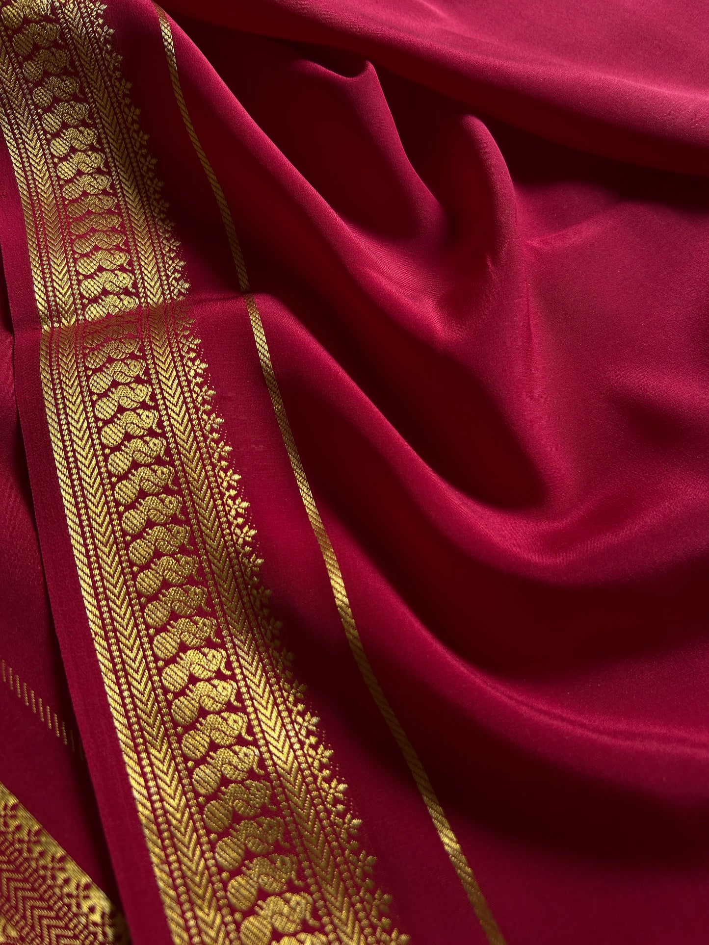 Mayuri : Solid Dark red