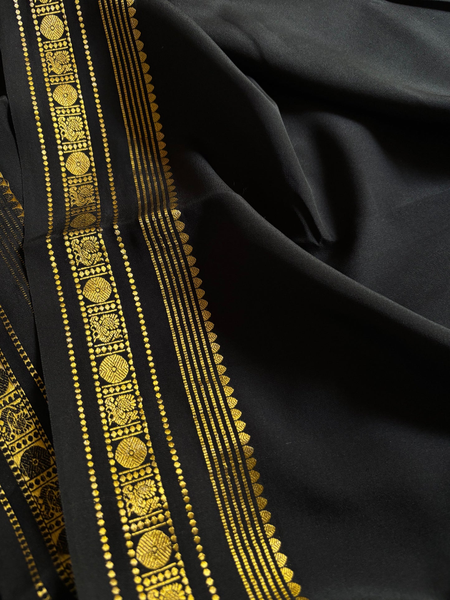 Sunanda : Solid Black
