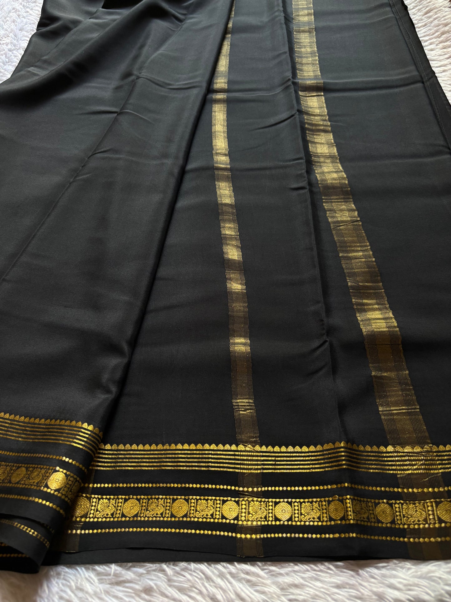 Sunanda : Solid Black