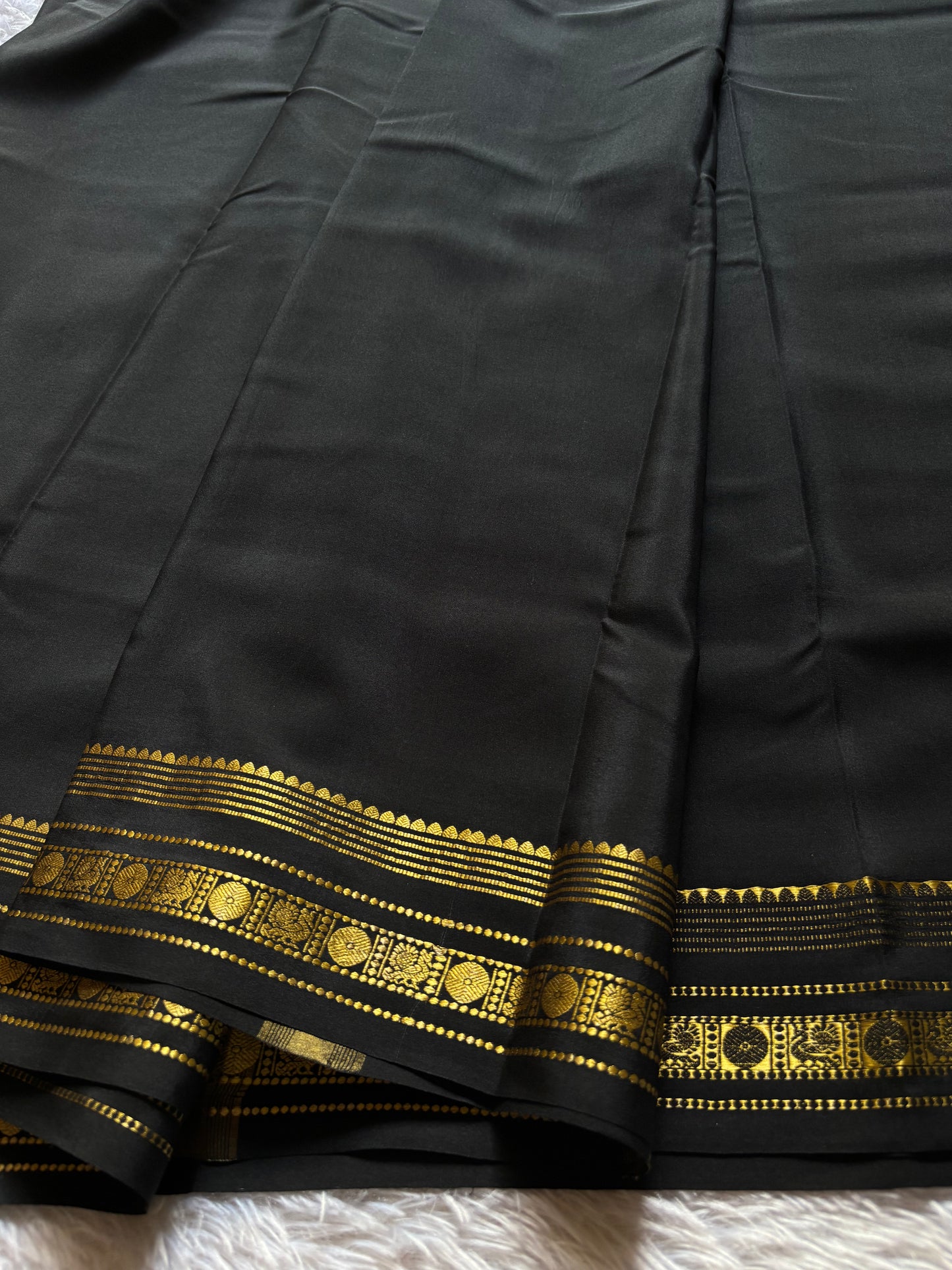 Sunanda : Solid Black