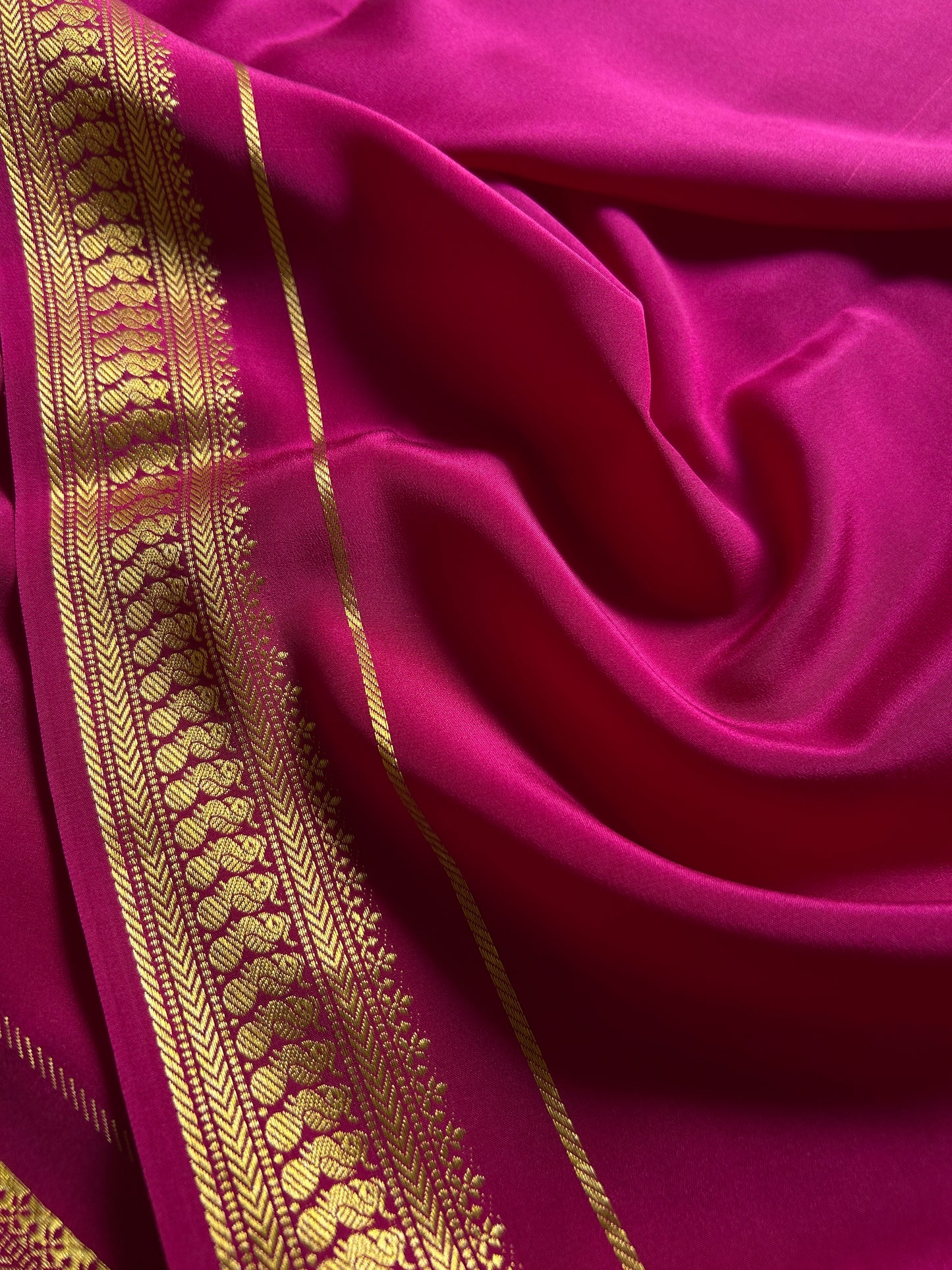 Mayuri : Solid Rani pink