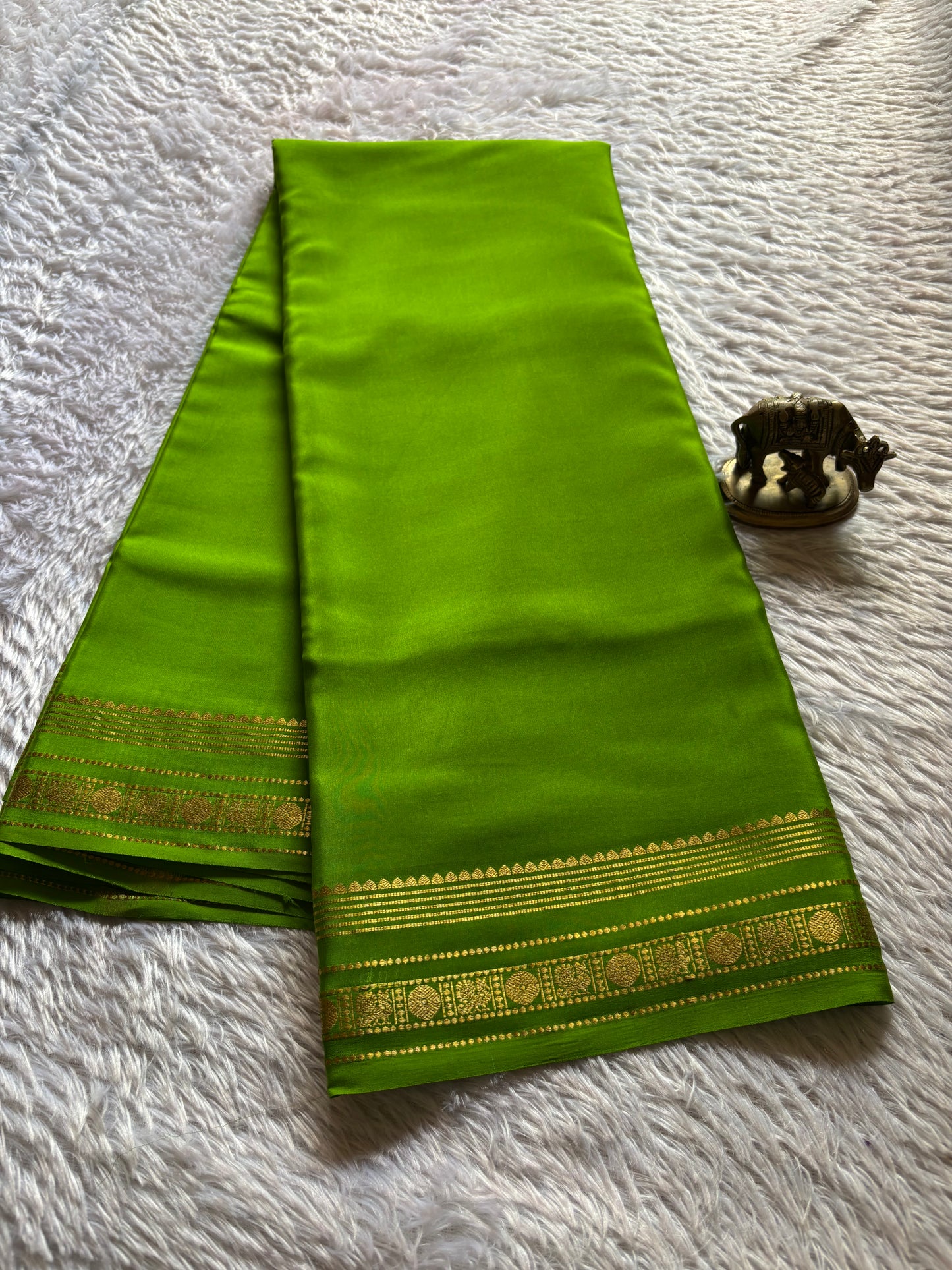 Sunanda : Solid Mehendi green