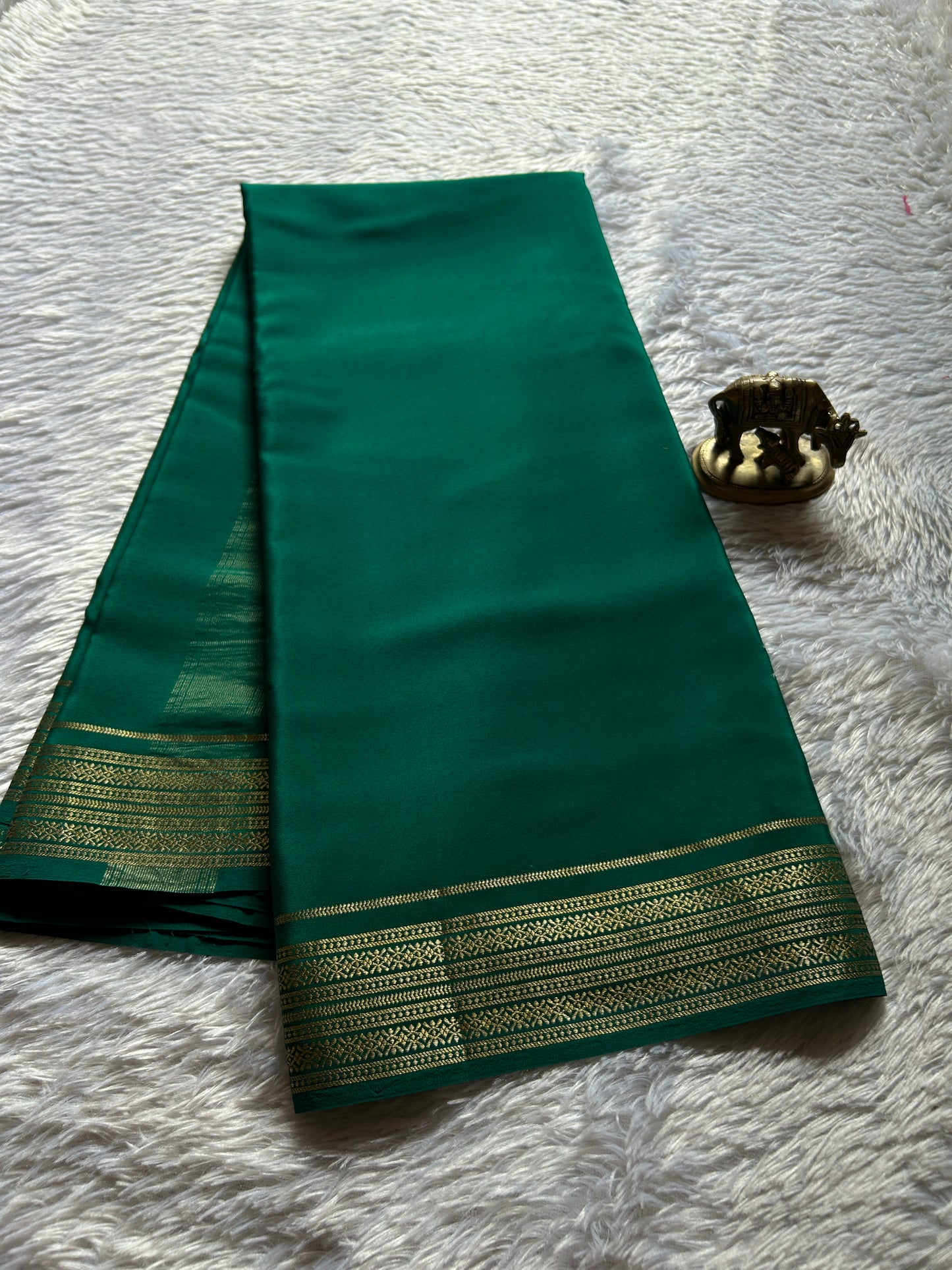 Shailaja : Solid Emerald green